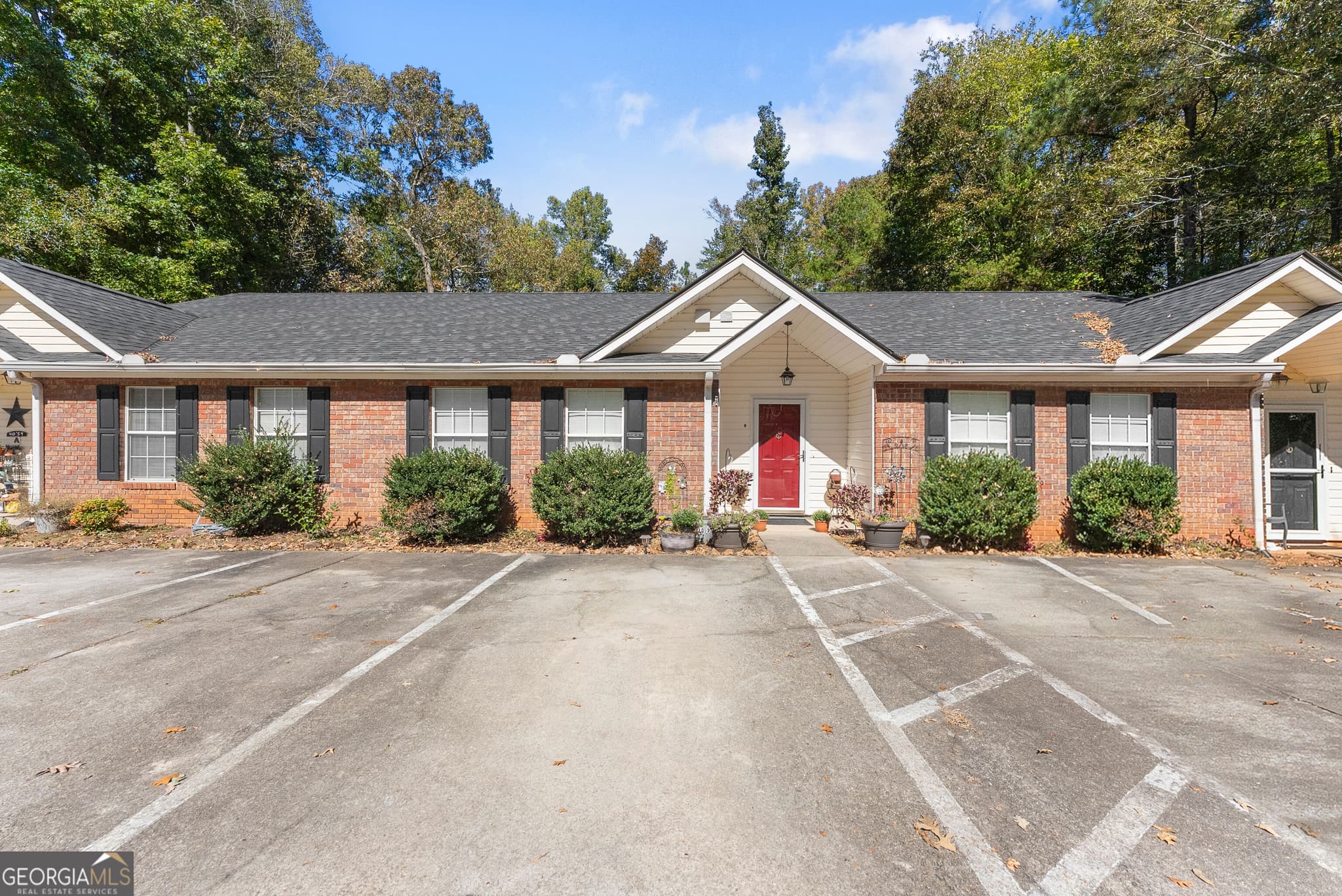 2 bedroom, 2 bathroom, 1,208 sq ft condominium for sale at 4059 Hidden Hollow Drive B, Gainesville, GA 30506 — photo 2