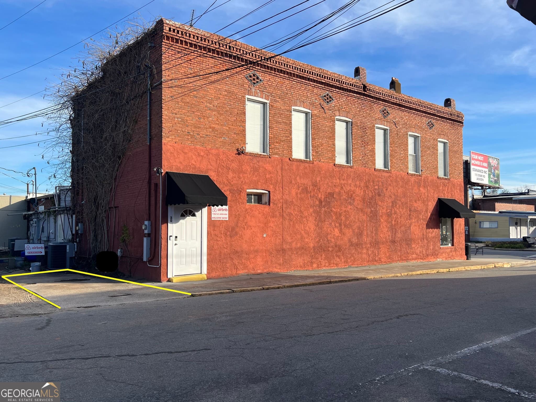2 bedroom, 1 bathroom, 1,456 sq ft loft,apartment for rent at 30 E Johnston Street 2FL, Forsyth, GA 31029 for $1,595 a month