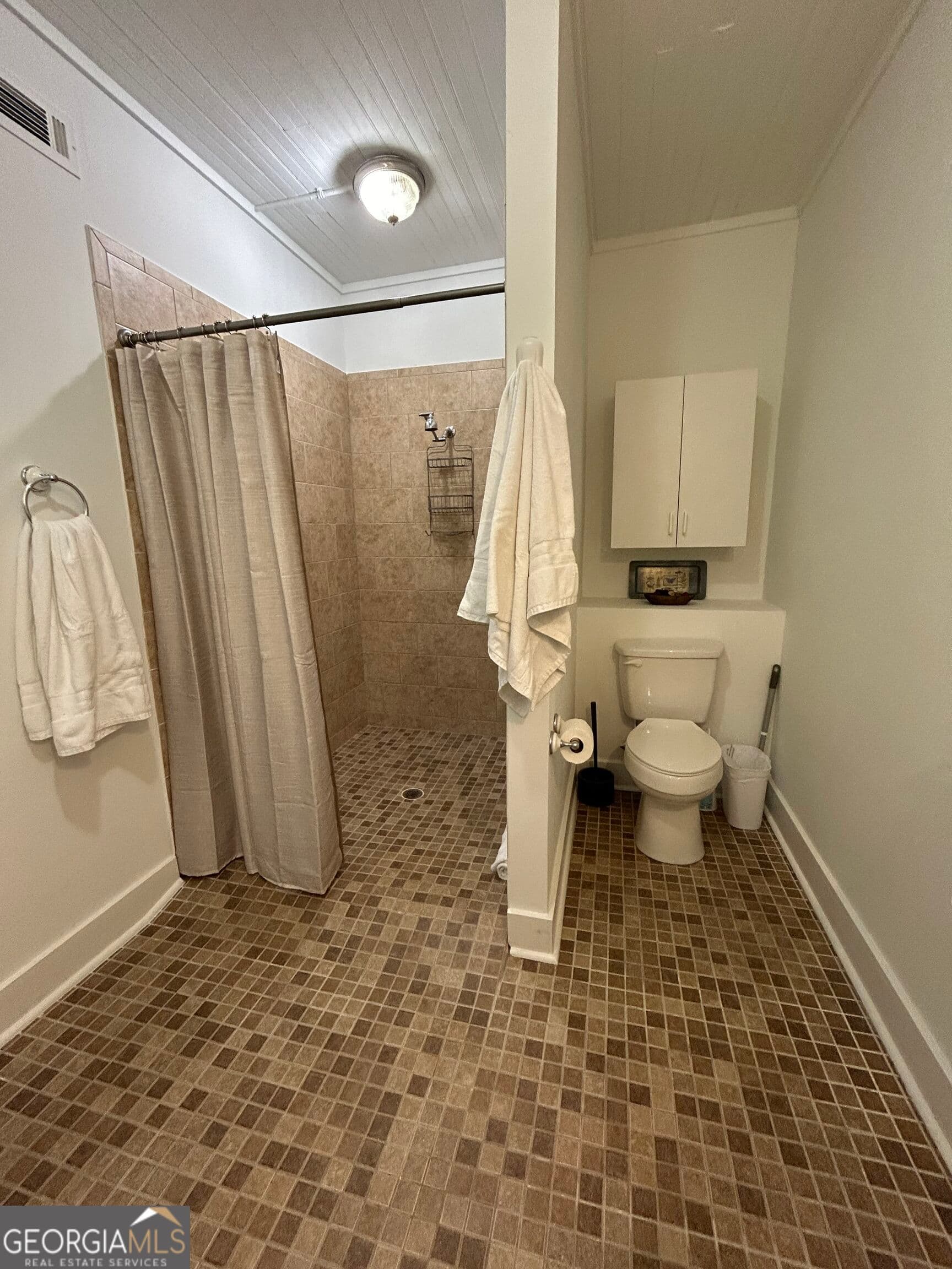 2 bedroom, 1 bathroom, 1,456 sq ft loft,apartment for rent at 30 E Johnston Street 2FL, Forsyth, GA 31029 for $1,595 a month — photo 5