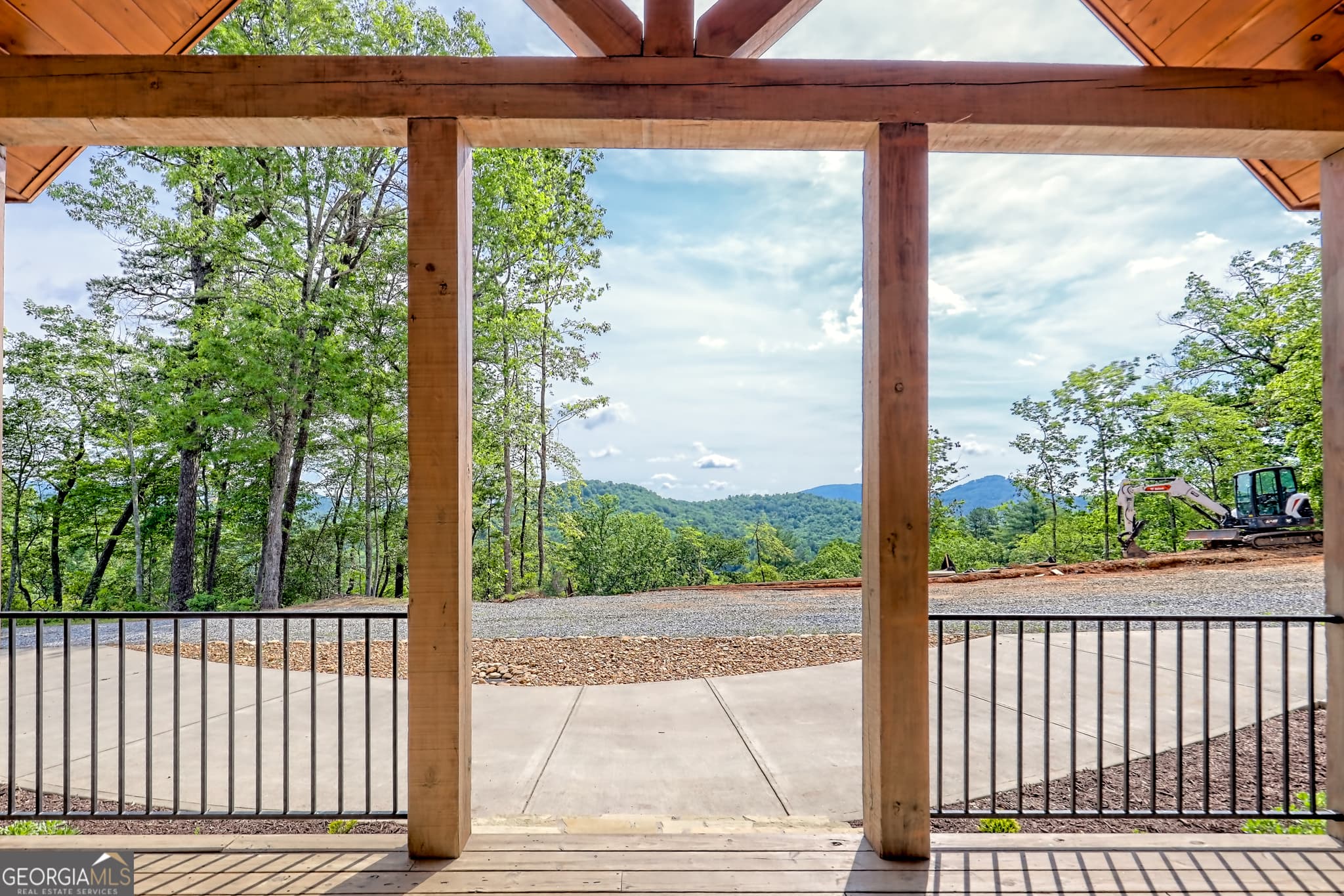 4 bedroom, 3 bathroom, 2,896 sq ft cabin,single family residence for sale at 117 Ivy Ridge Way, Clarkesville, GA 30523 — photo 2