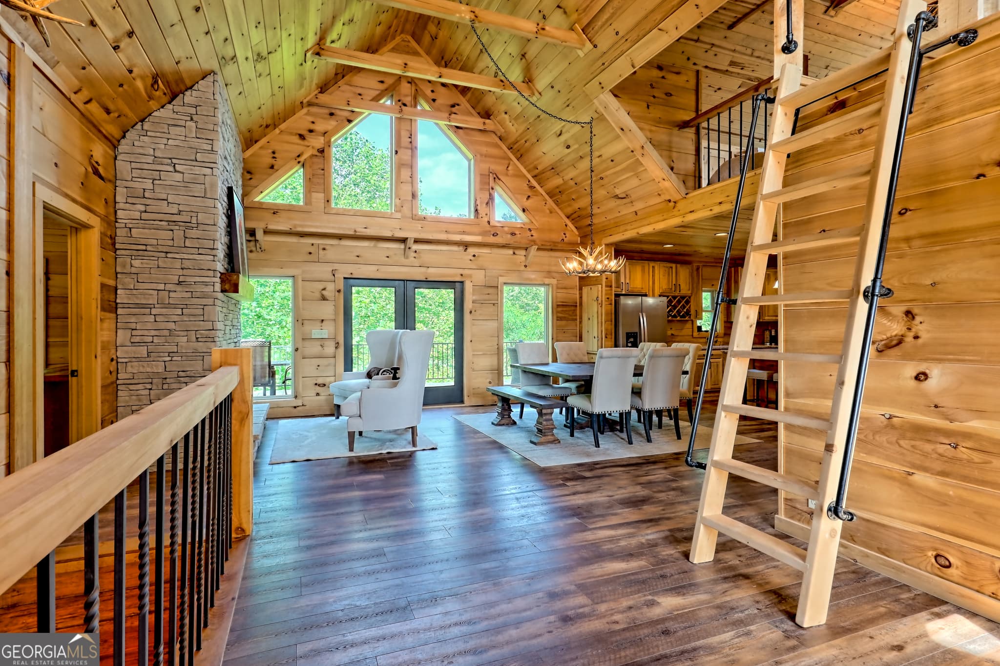 4 bedroom, 3 bathroom, 2,896 sq ft cabin,single family residence for sale at 117 Ivy Ridge Way, Clarkesville, GA 30523 — photo 6