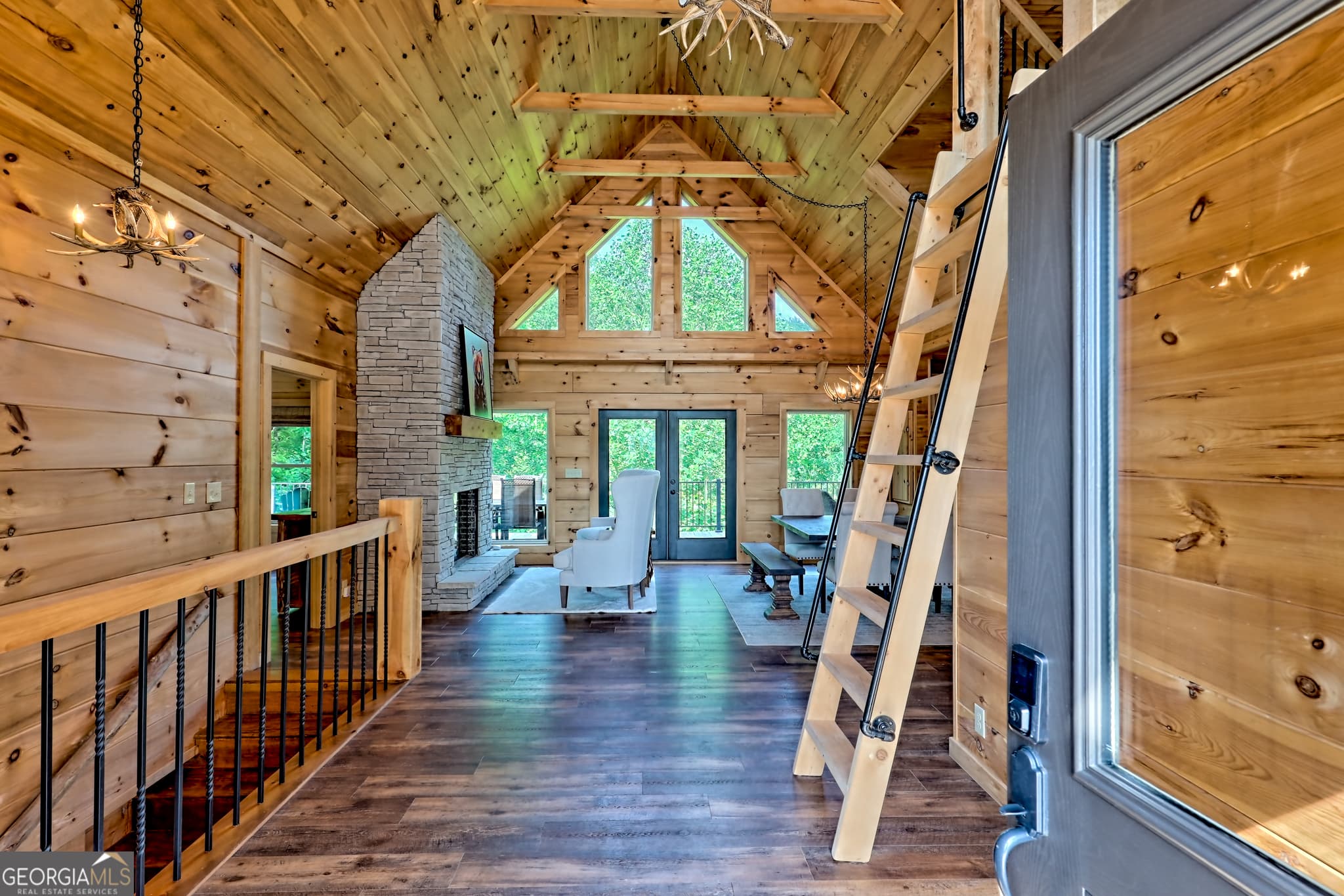 4 bedroom, 3 bathroom, 2,896 sq ft cabin,single family residence for sale at 117 Ivy Ridge Way, Clarkesville, GA 30523 — photo 5