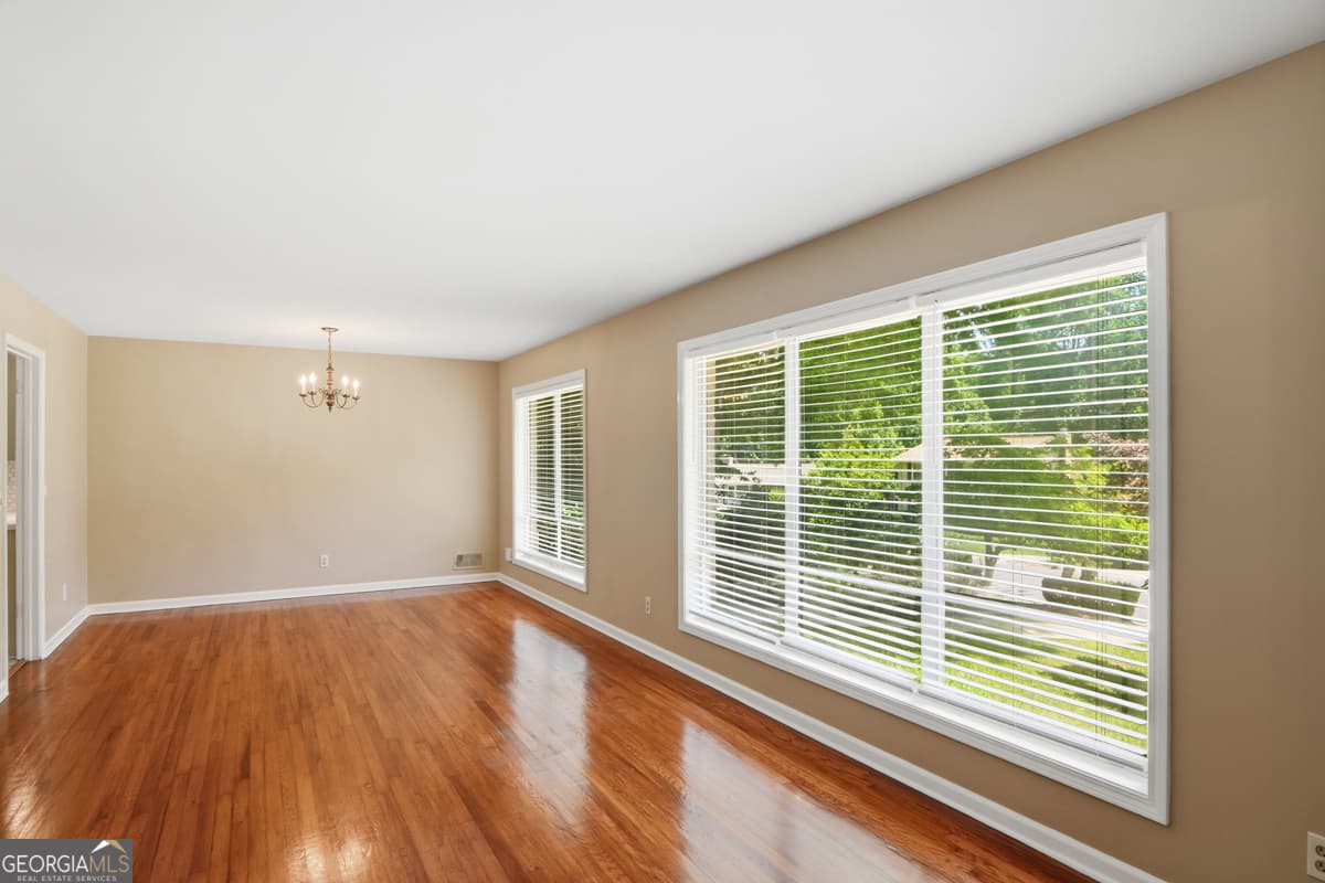 4 bedroom, 3 bathroom, 2,142 sq ft single family residence for sale at 2801 Sagamore Hill Drive, Marietta, GA 30067 — photo 9