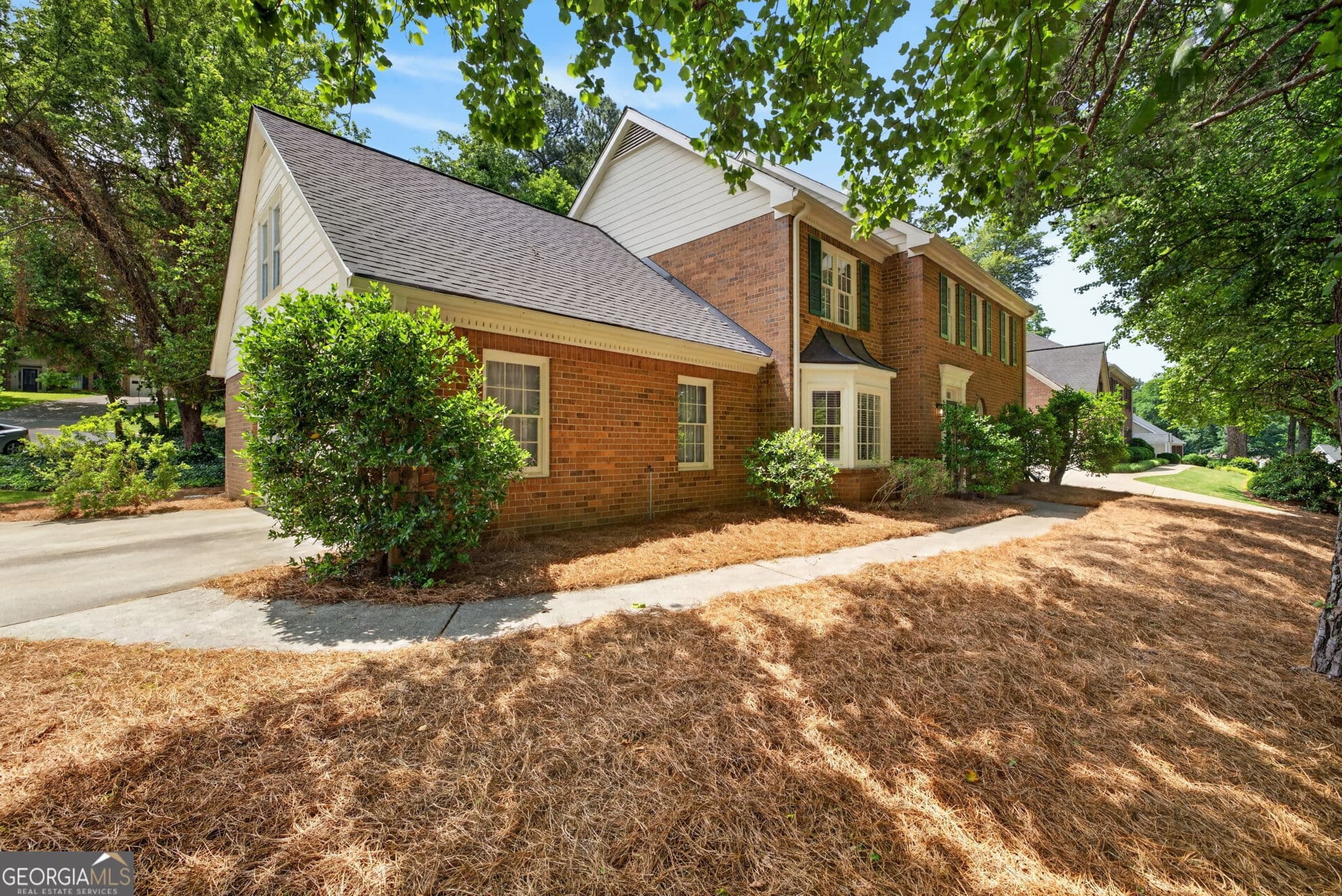 5 bedroom, 2.5 bathroom, 3,022 sq ft single family residence sold at 4150 Woodlark Court, Roswell, GA 30075