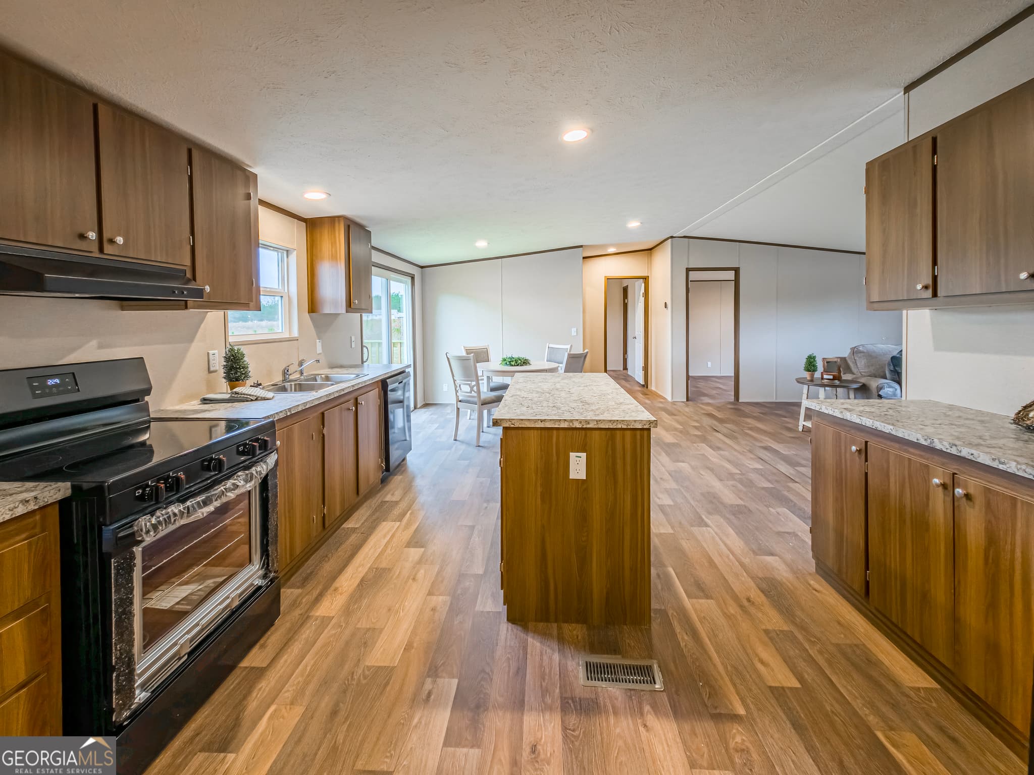 4 bedroom, 2 bathroom manufactured home,mobile home for sale at 112 Courtney Circle N/A, Sumner, GA 31789 — photo 10