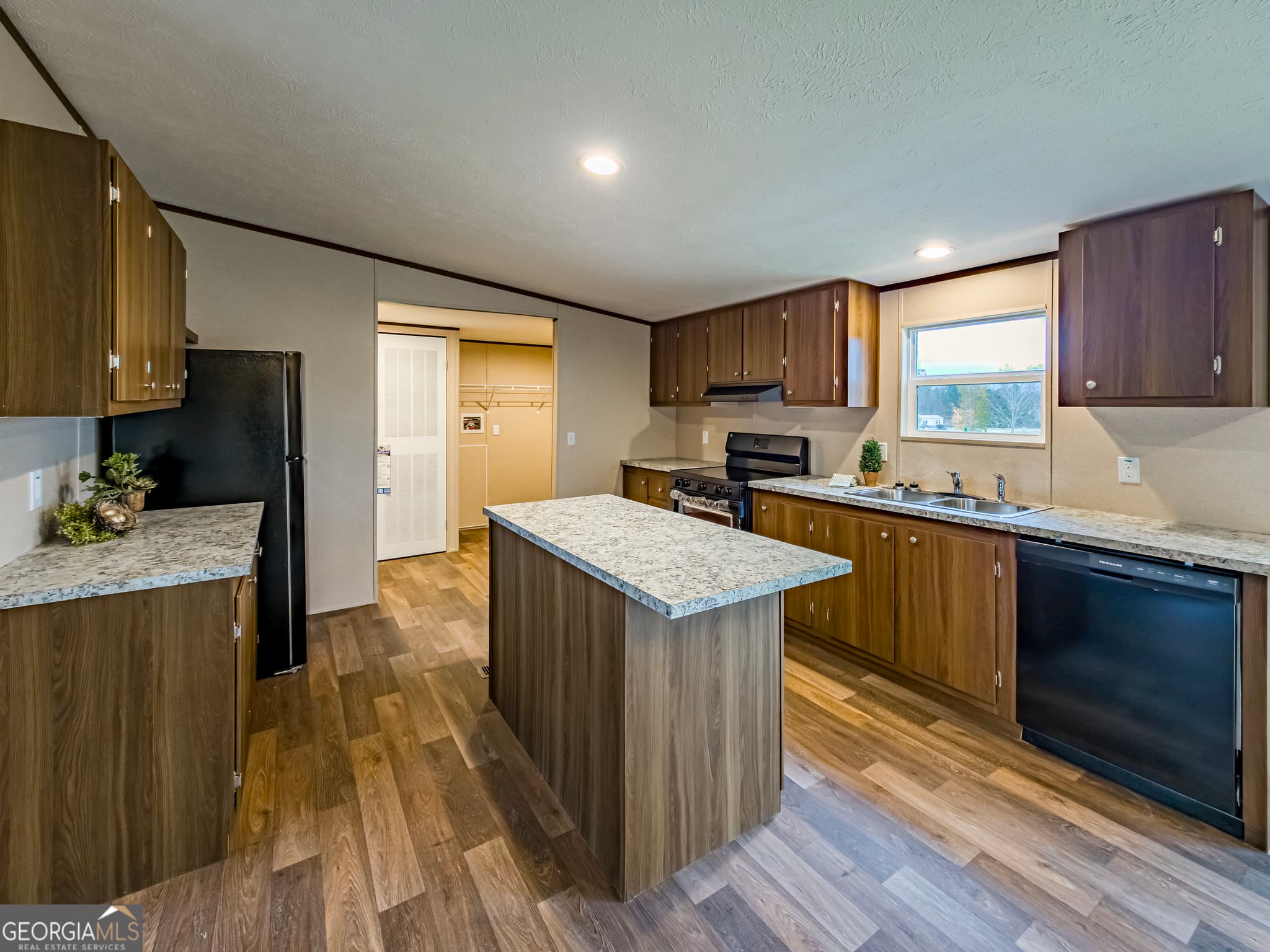 4 bedroom, 2 bathroom manufactured home,mobile home for sale at 112 Courtney Circle N/A, Sumner, GA 31789 — photo 8