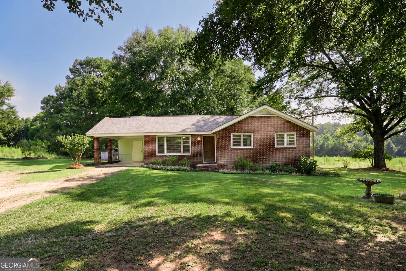 3 bedroom, 1 bathroom, 1,048 sq ft single family residence for sale at 1711 Hebron Church Road, Statham, GA 30666 — photo 1 of 30