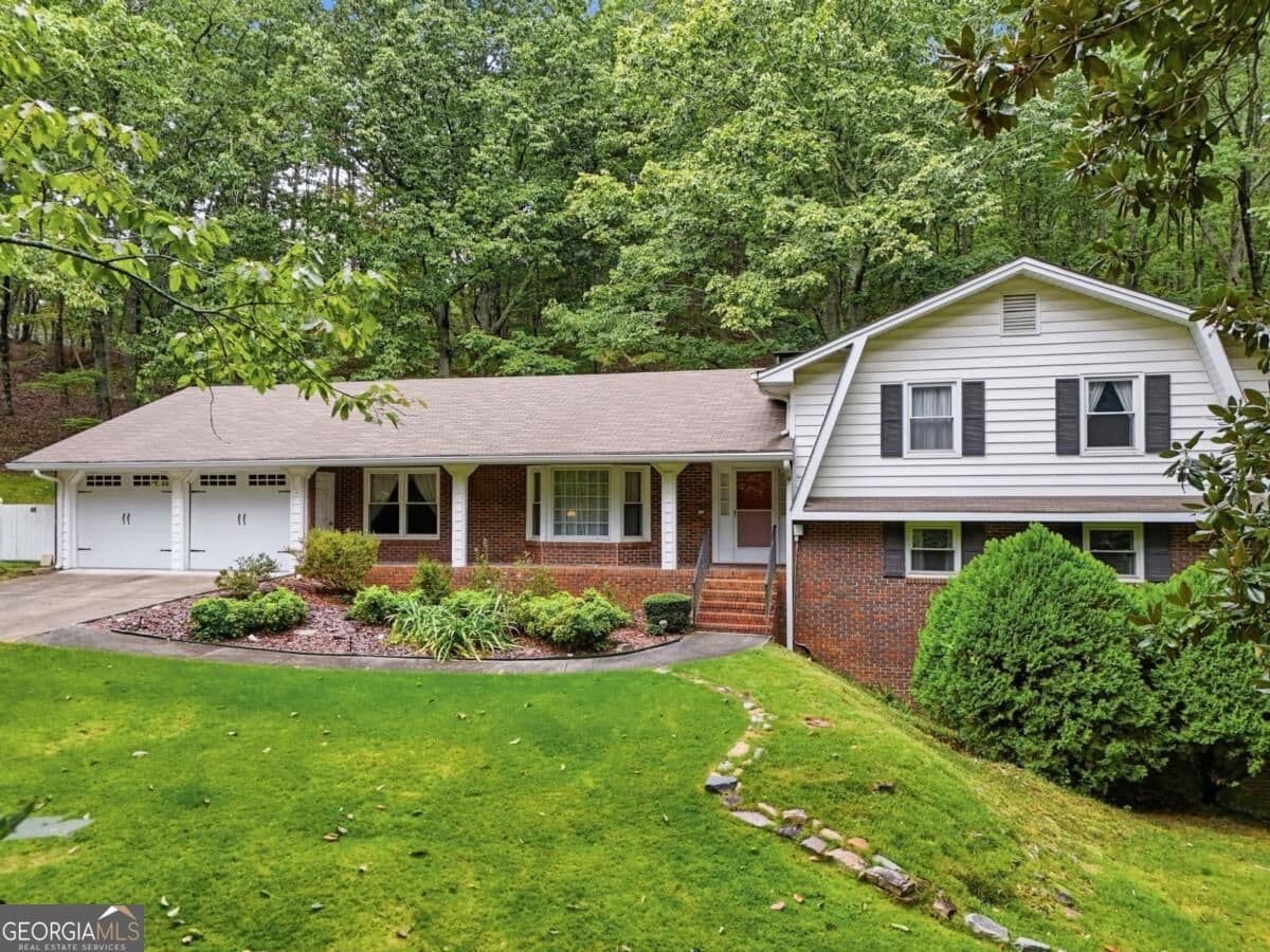 4 bedroom, 3 bathroom single family residence for sale at 2555 Ridge Park Drive, Cumming, GA 30040 — photo 9