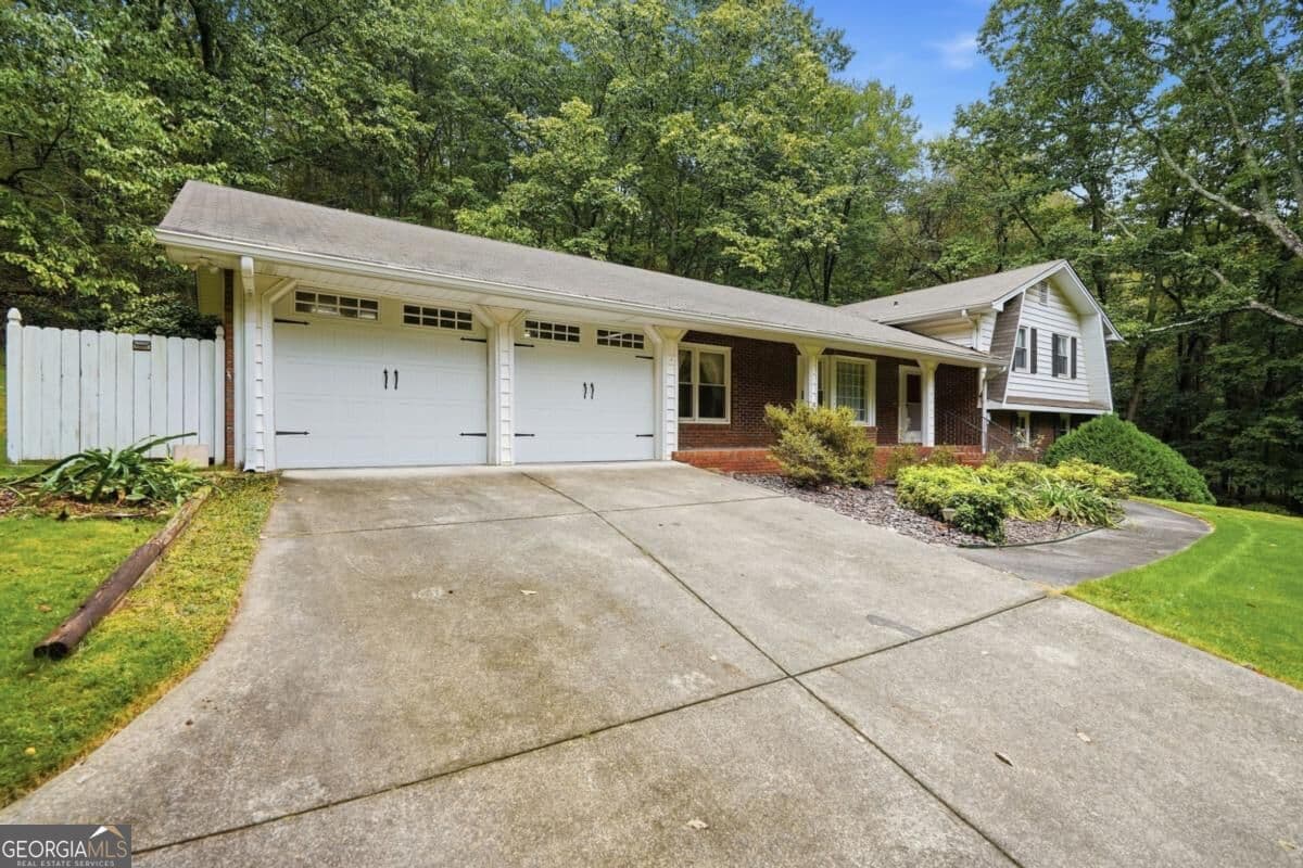 4 bedroom, 3 bathroom single family residence for sale at 2555 Ridge Park Drive, Cumming, GA 30040 — photo 10