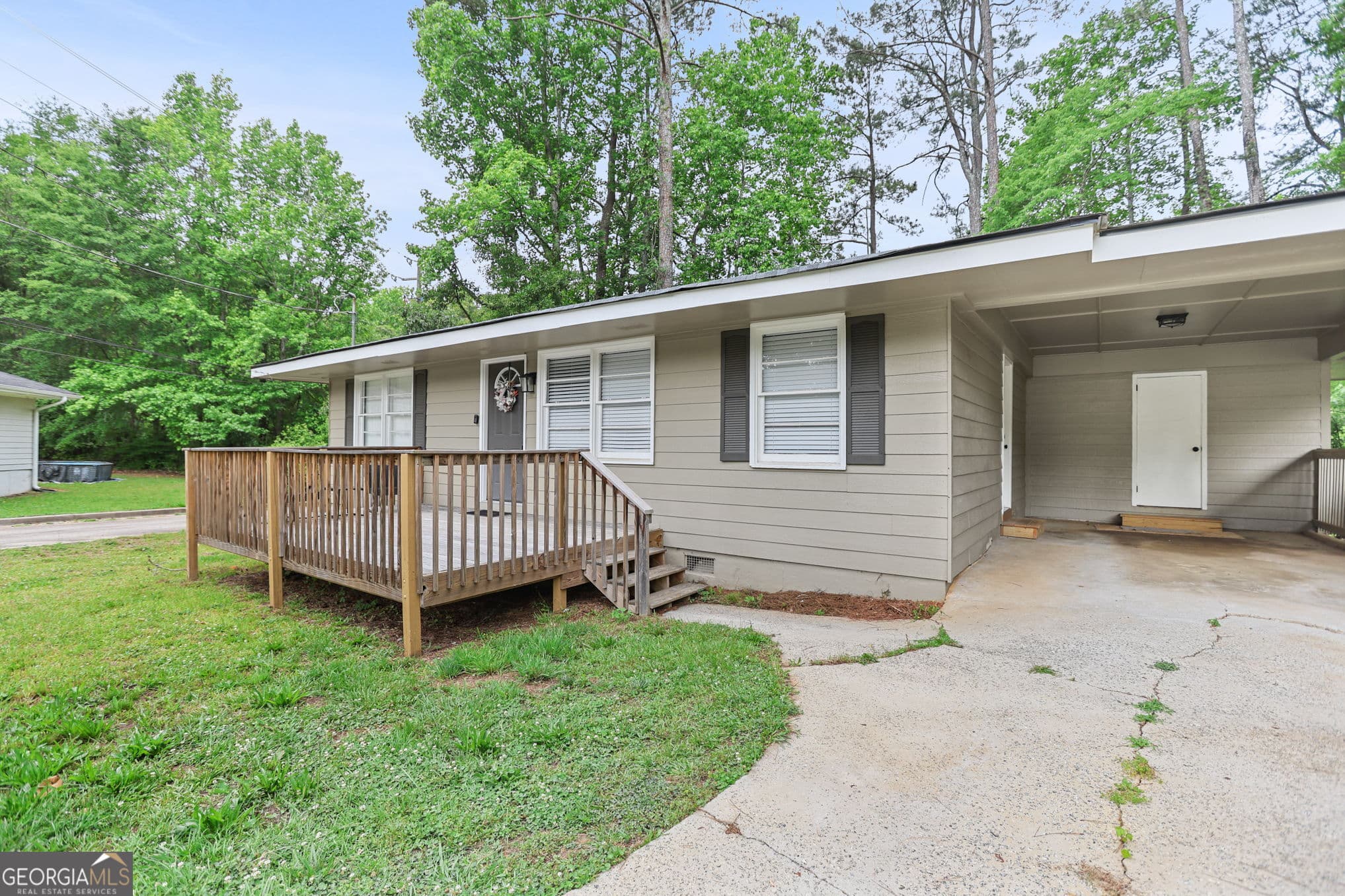3 bedroom, 2 bathroom, 962 sq ft single family residence for sale at 9 W Park Court, Newnan, GA 30263 — photo 3