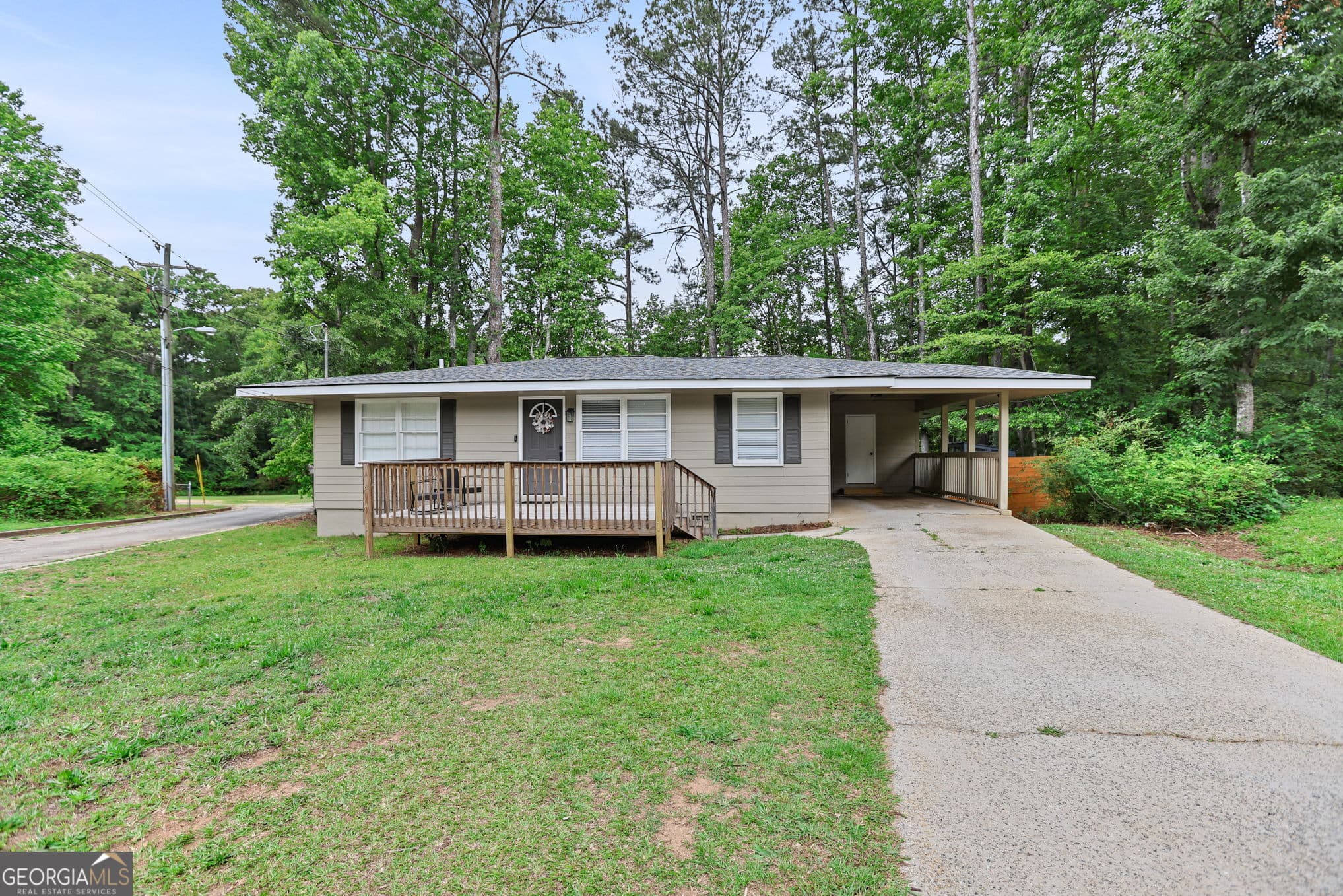 3 bedroom, 2 bathroom, 962 sq ft single family residence for sale at 9 W Park Court, Newnan, GA 30263