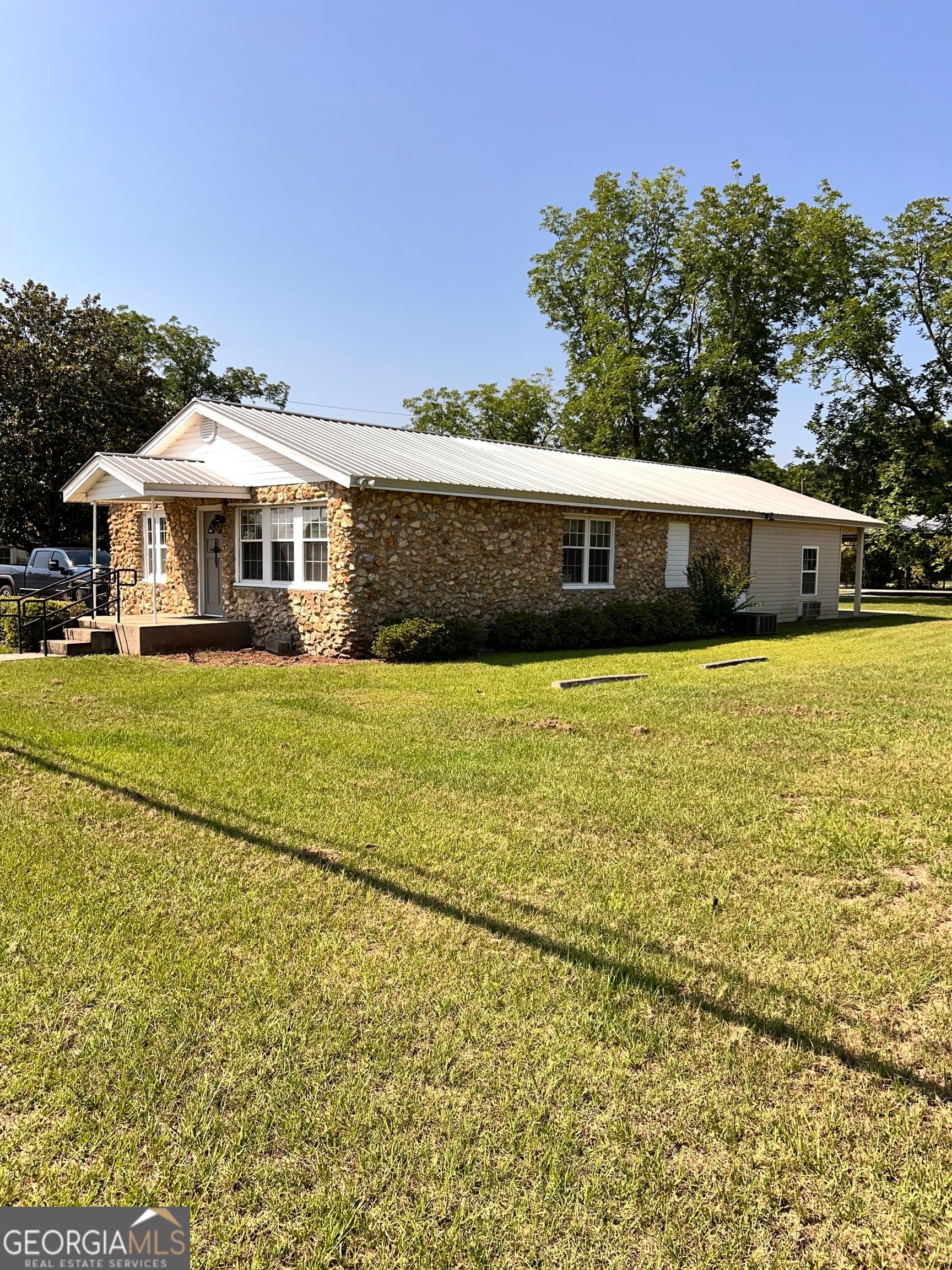 1 bedroom, 2 bathroom, 1,568 sq ft single family residence for sale at 121 Coleman Avenue, East Dublin, GA 31027 — photo 2