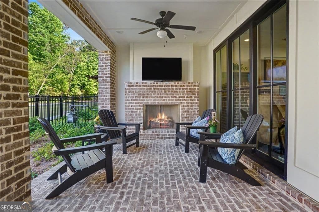 3 bedroom, 2.5 bathroom, 2,201 sq ft townhouse for sale at 425 Olmstead Way, Alpharetta, GA 30022 — photo 3