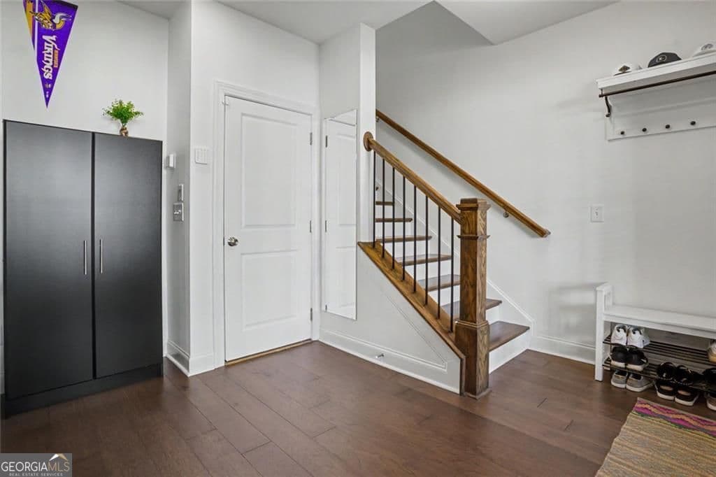 3 bedroom, 2.5 bathroom, 2,201 sq ft townhouse for sale at 425 Olmstead Way, Alpharetta, GA 30022 — photo 10