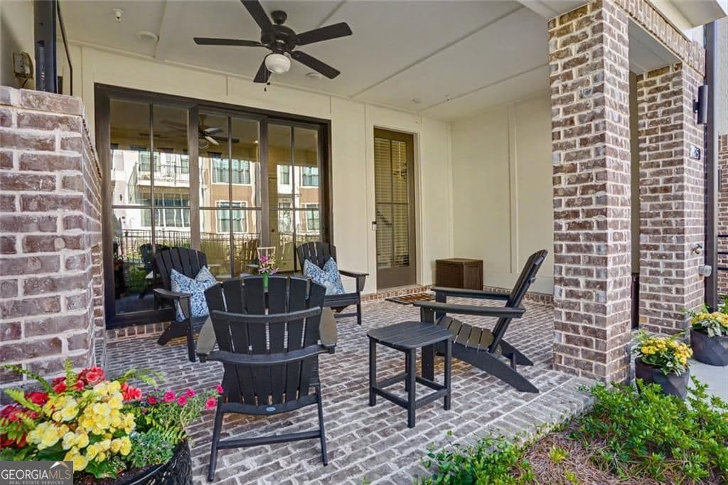 3 bedroom, 2.5 bathroom, 2,201 sq ft townhouse for sale at 425 Olmstead Way, Alpharetta, GA 30022 — photo 4