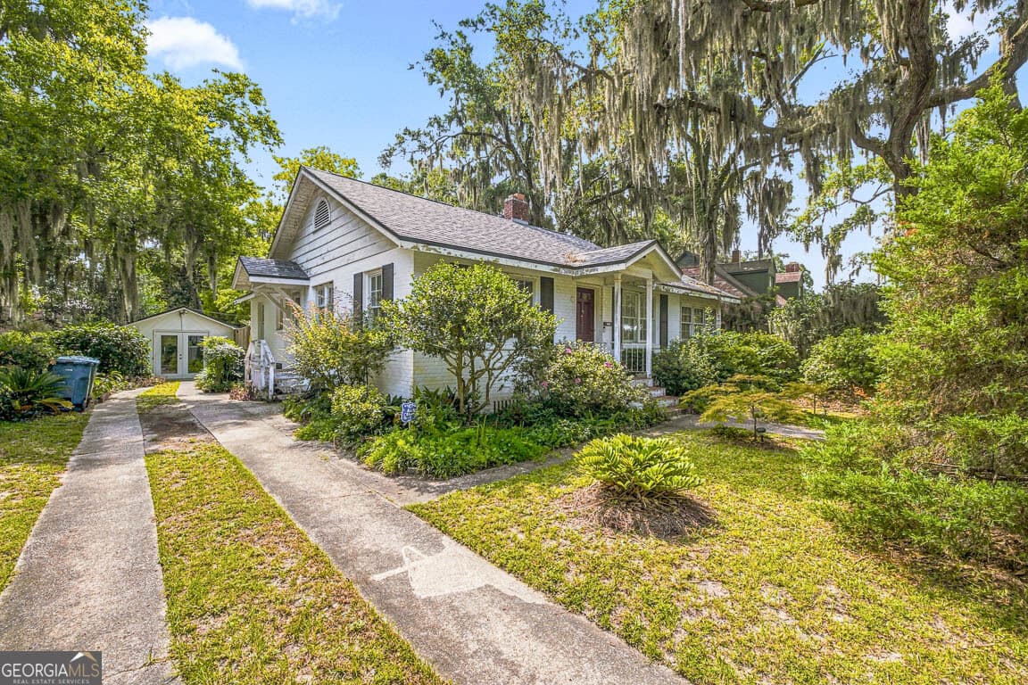 3 bedroom, 1.5 bathroom, 1,312 sq ft single family residence under contract at 1222 Pine Avenue, Brunswick, GA 31520 — photo 2