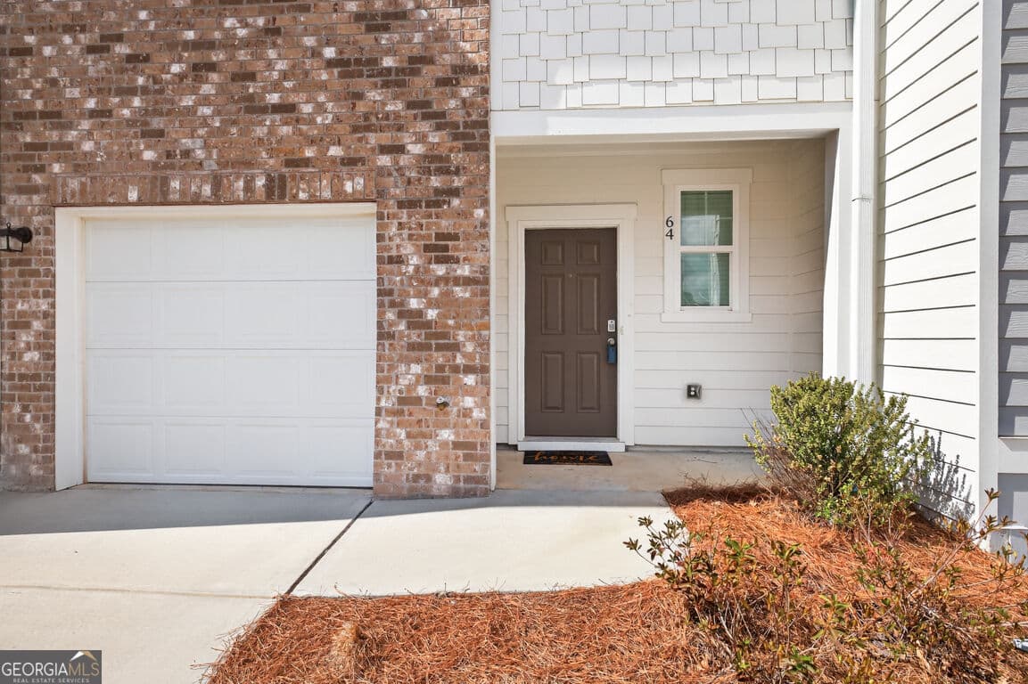 3 bedroom, 2.5 bathroom, 1,421 sq ft townhouse for sale at 64 Thetford Way, Winder, GA 30680 — photo 3