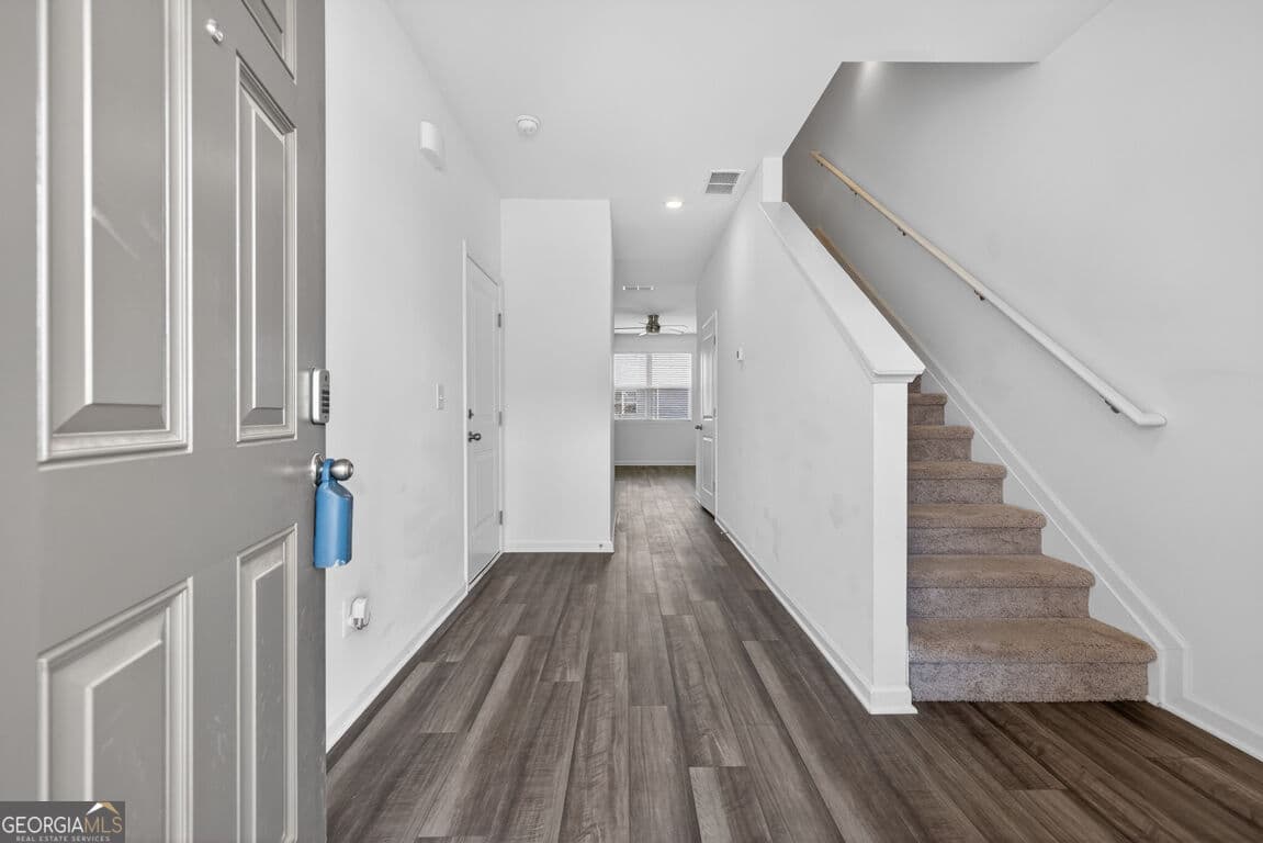 3 bedroom, 2.5 bathroom, 1,421 sq ft townhouse for sale at 64 Thetford Way, Winder, GA 30680 — photo 4