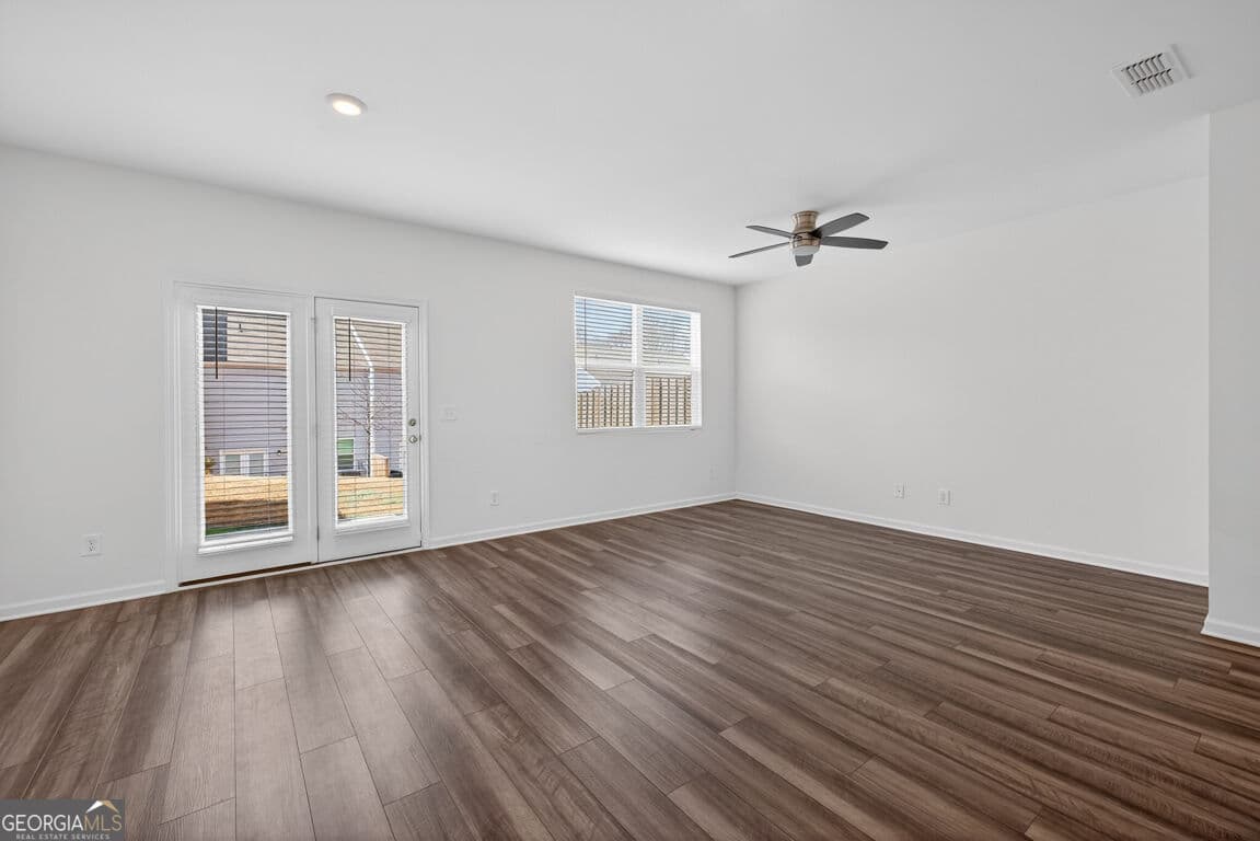 3 bedroom, 2.5 bathroom, 1,421 sq ft townhouse for sale at 64 Thetford Way, Winder, GA 30680 — photo 8