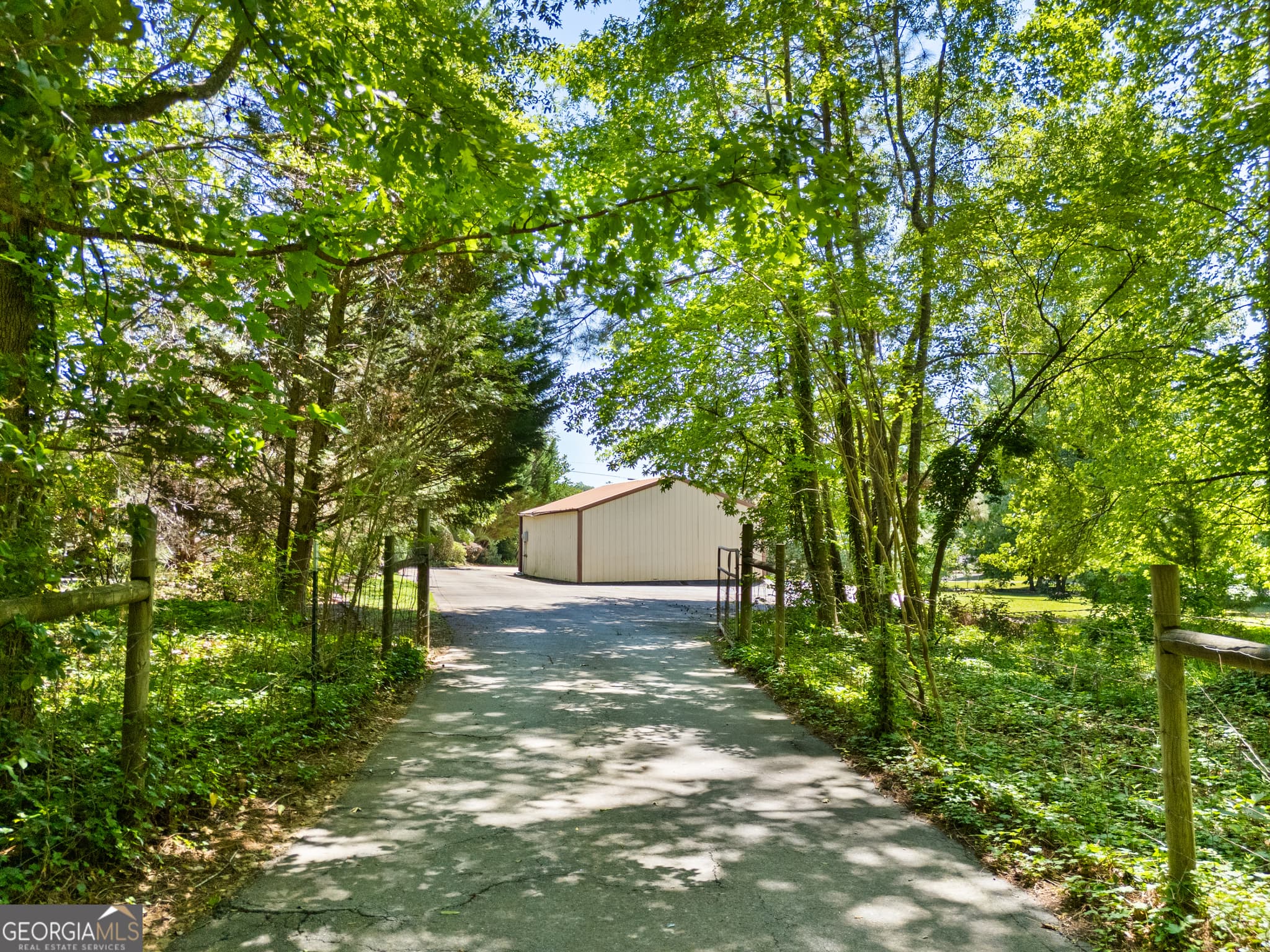 4 bedroom, 3 bathroom, 2,226 sq ft single family residence for sale at 188 Deptula Road, Jackson, GA 30233 — photo 4