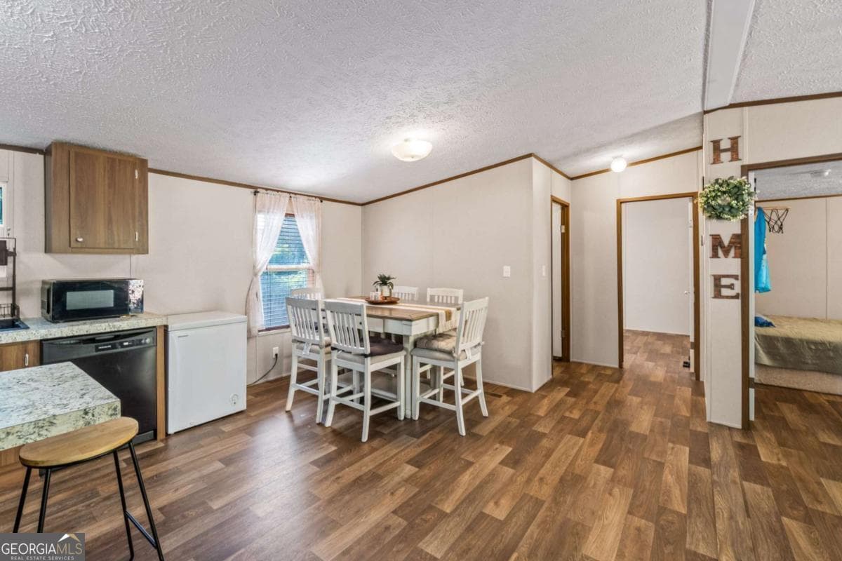 3 bedroom, 2 bathroom, 1,680 sq ft manufactured home,single family residence for sale at 2261 Barnes Drive, Gainesville, GA 30507 — photo 6