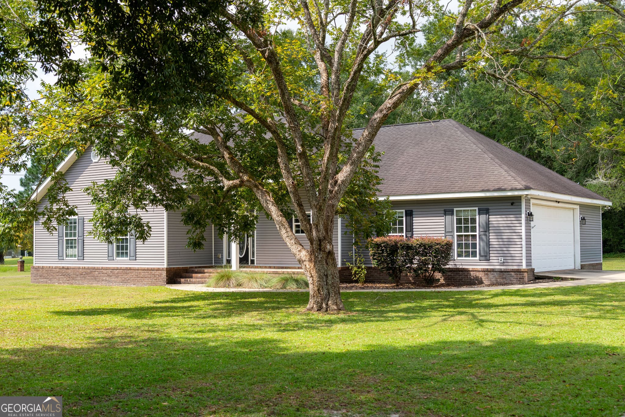 3 bedroom, 2 bathroom, 1,938 sq ft single family residence for sale at 21 Bailey Drive, Jesup, GA 31545 — photo 2