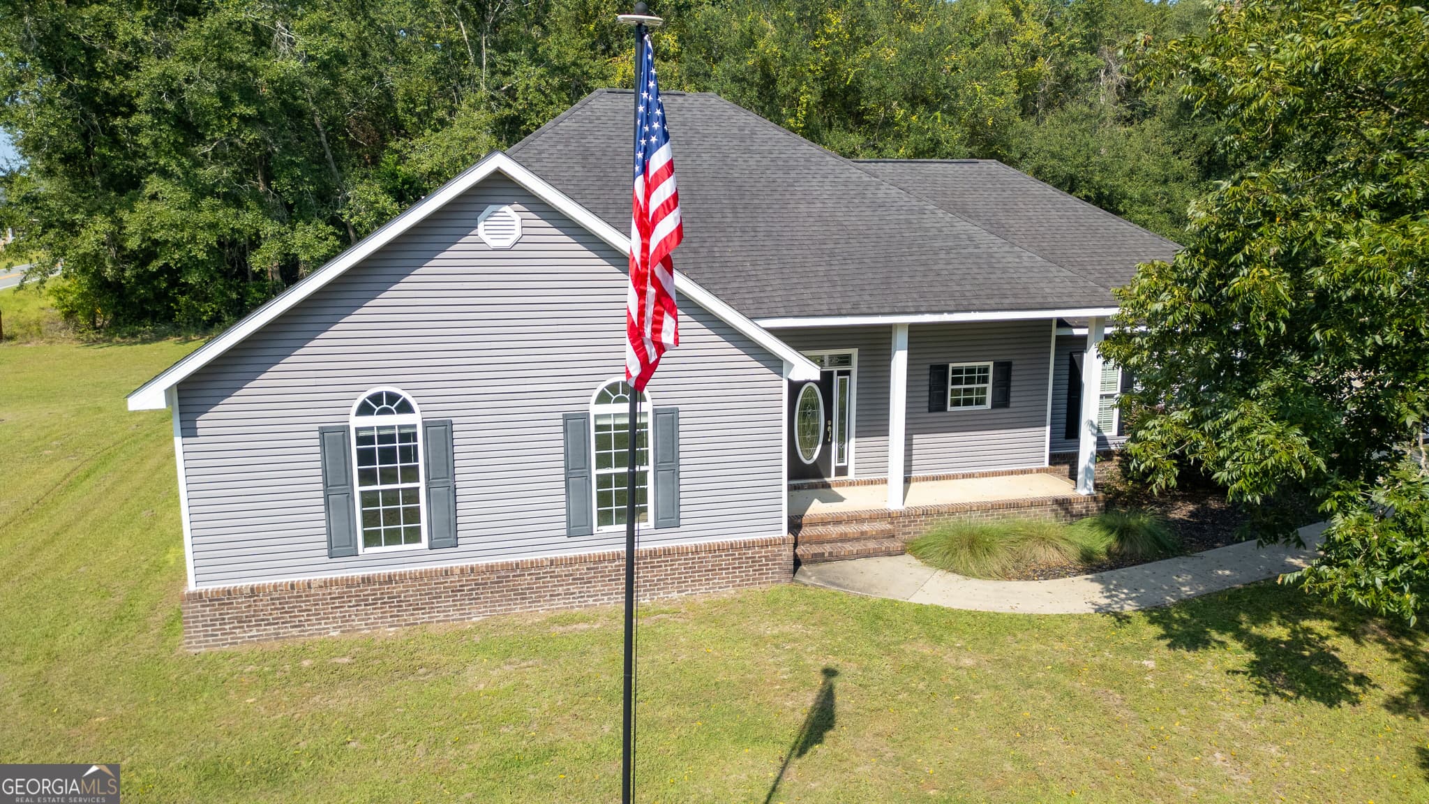 3 bedroom, 2 bathroom, 1,938 sq ft single family residence for sale at 21 Bailey Drive, Jesup, GA 31545