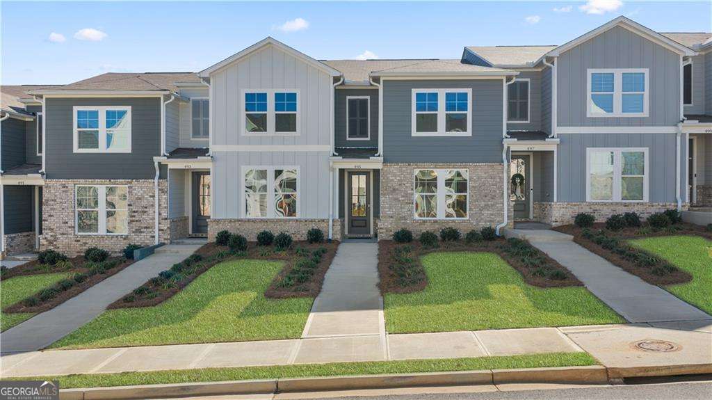 3 bedroom, 2.5 bathroom townhouse for sale at 119 Park Ridge Circle 102, Emerson, GA 30137 — photo 1 of 15