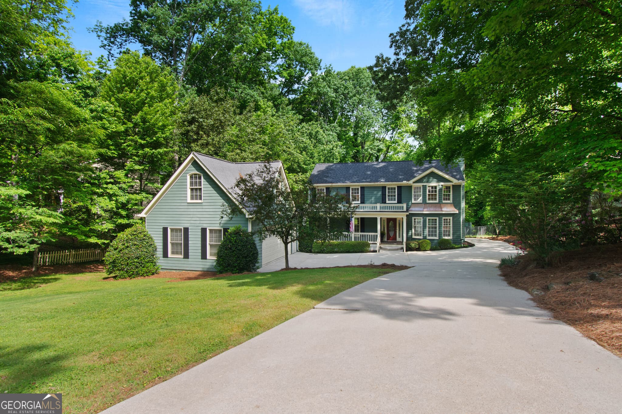 3 bedroom, 2.5 bathroom, 2,416 sq ft single family residence sold at 3847 Cherokee Ford, Gainesville, GA 30506