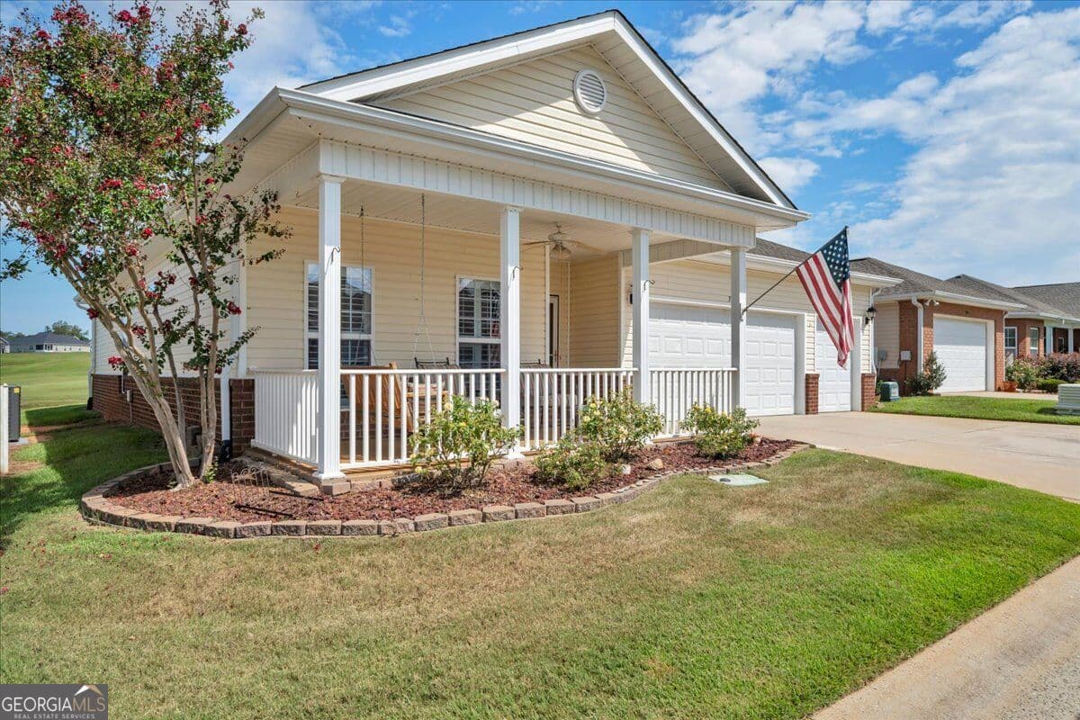 2 bedroom, 2 bathroom, 1,796 sq ft single family residence for sale at 302 S Houston Springs Boulevard, Perry, GA 31069 — photo 2