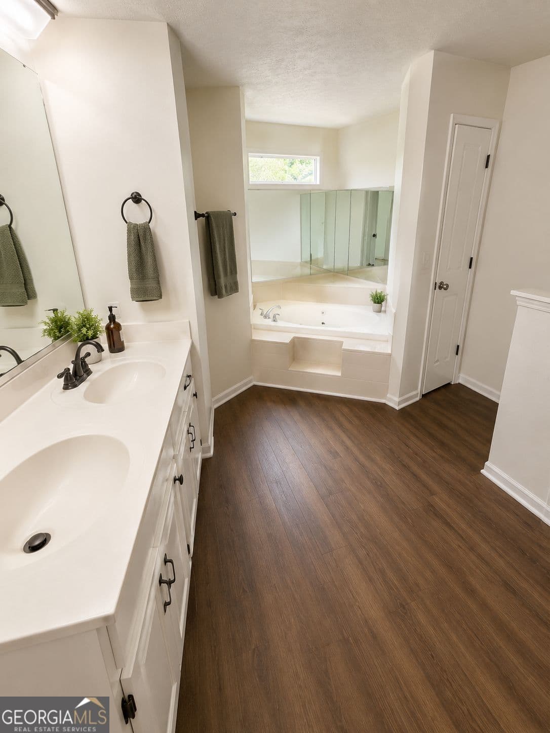 3 bedroom, 2 bathroom, 1,460 sq ft single family residence for sale at 3684 Paddington Trail, Rex, GA 30273 — photo 7