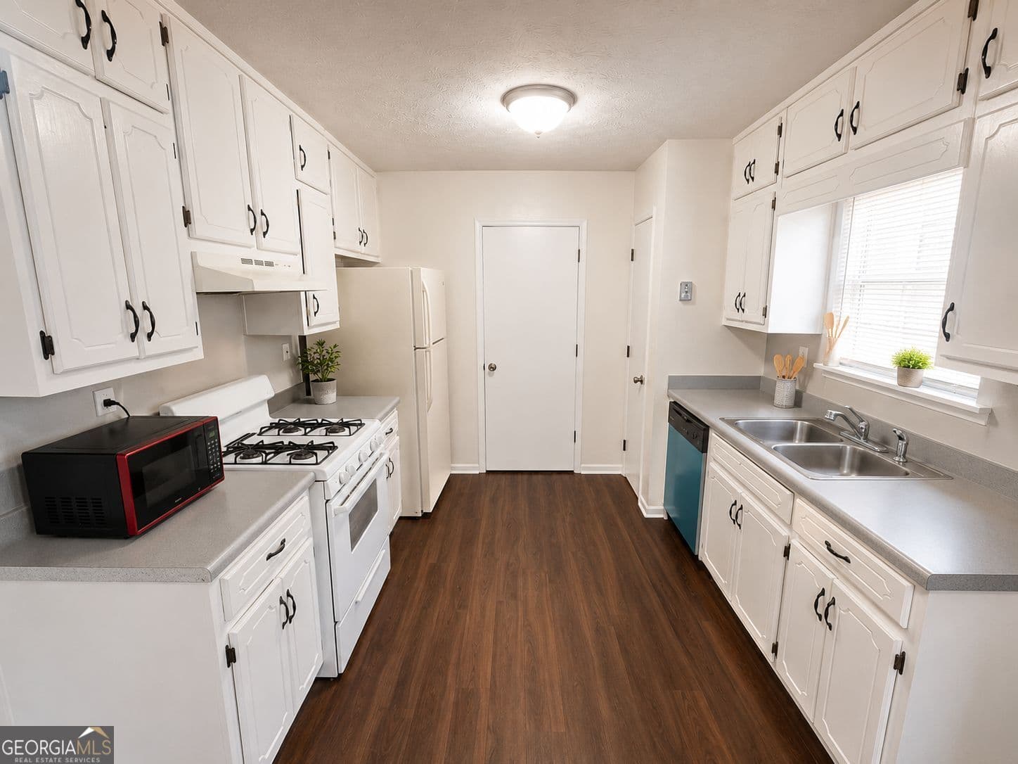3 bedroom, 2 bathroom, 1,460 sq ft single family residence for sale at 3684 Paddington Trail, Rex, GA 30273 — photo 4