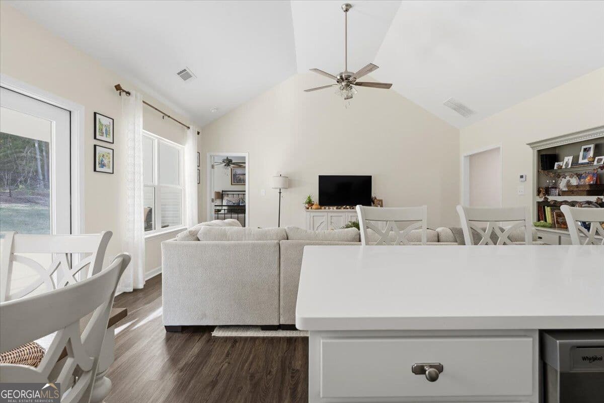 4 bedroom, 3 bathroom, 1,719 sq ft single family residence for sale at 126 Allen Green Drive, Gray, GA 31032 — photo 10