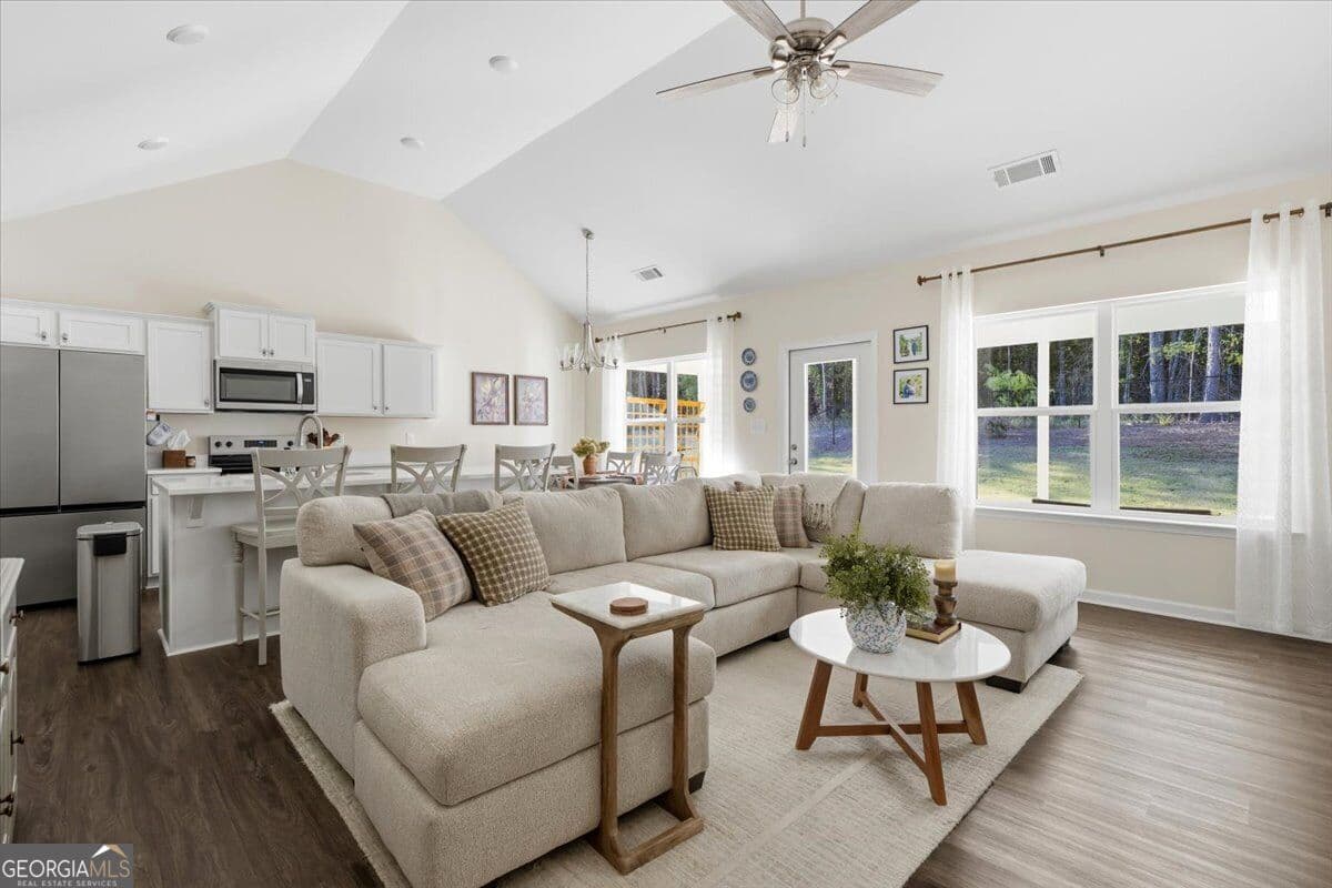 4 bedroom, 3 bathroom, 1,719 sq ft single family residence for sale at 126 Allen Green Drive, Gray, GA 31032 — photo 4
