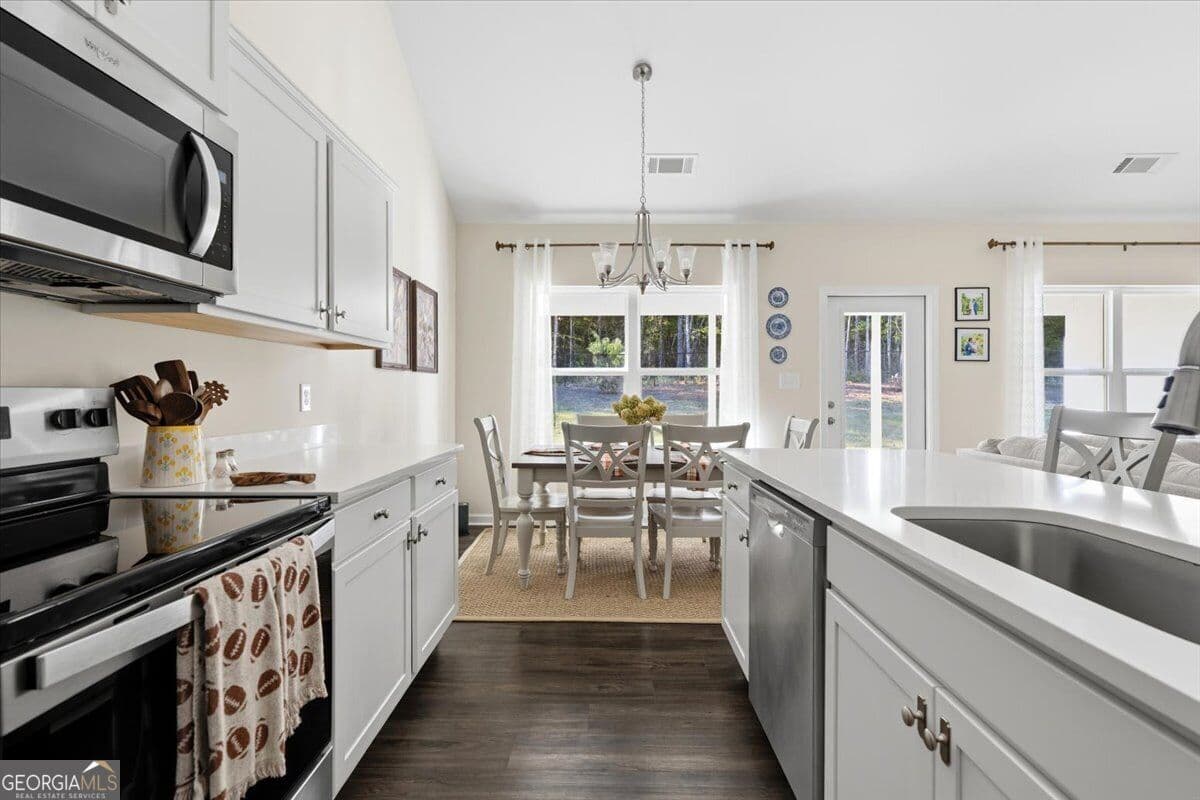 4 bedroom, 3 bathroom, 1,719 sq ft single family residence for sale at 126 Allen Green Drive, Gray, GA 31032 — photo 8