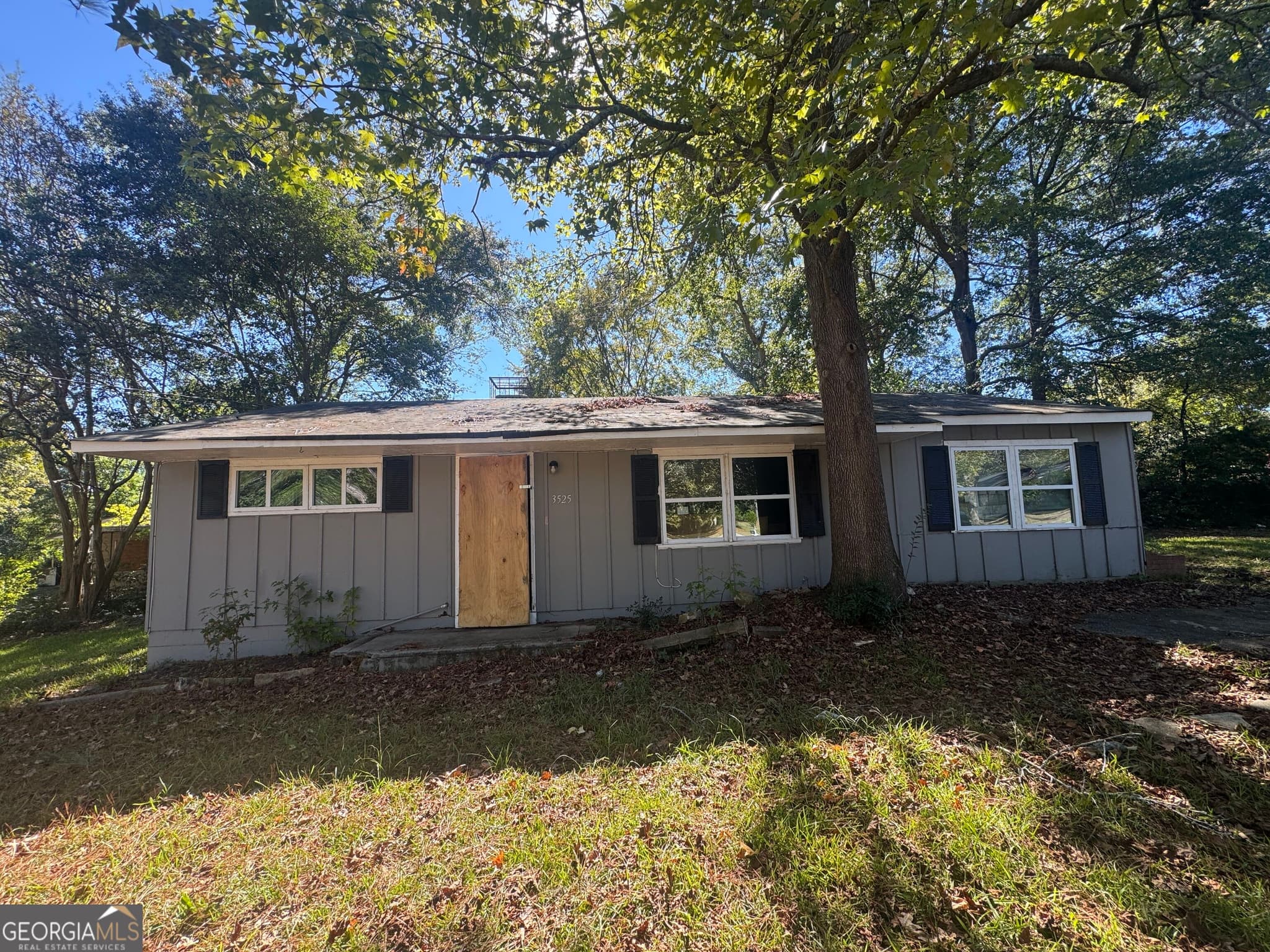 3 bedroom, 1 bathroom, 1,056 sq ft single family residence for sale at 3525 Travis Boulevard, Macon, GA 31206