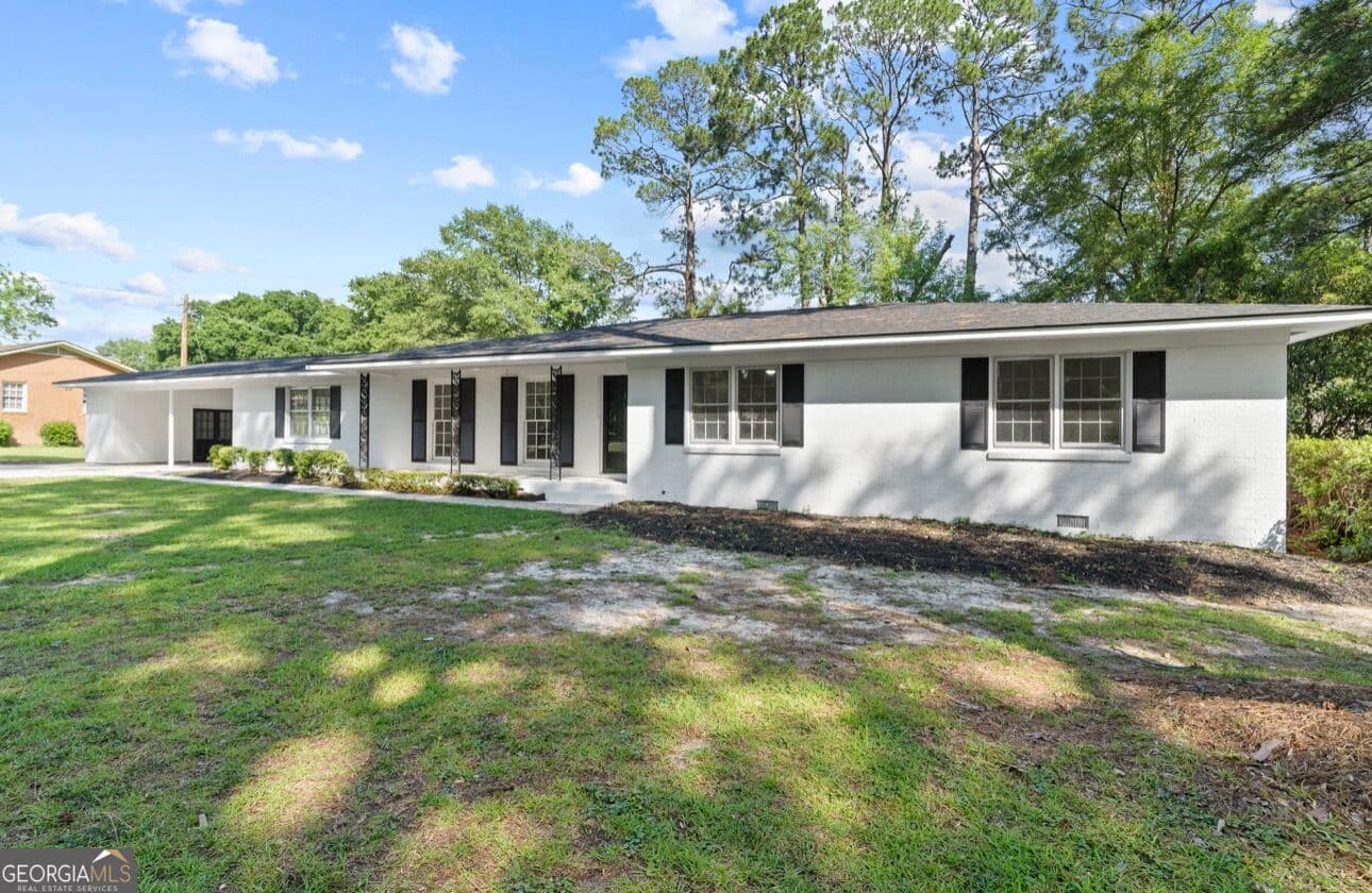 3 bedroom, 2 bathroom, 2,502 sq ft single family residence for sale at 223 Brookwood Drive, Dublin, GA 31021 — photo 3