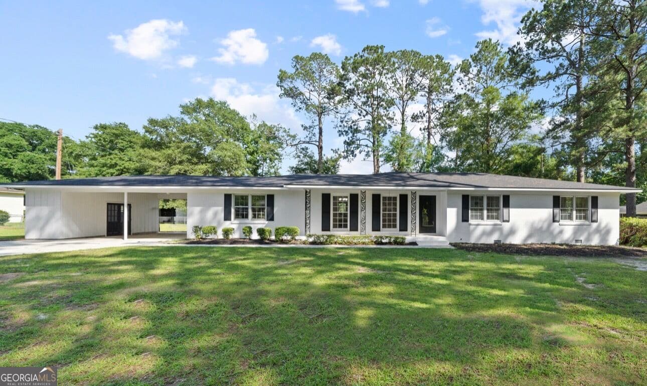 3 bedroom, 2 bathroom, 2,502 sq ft single family residence for sale at 223 Brookwood Drive, Dublin, GA 31021