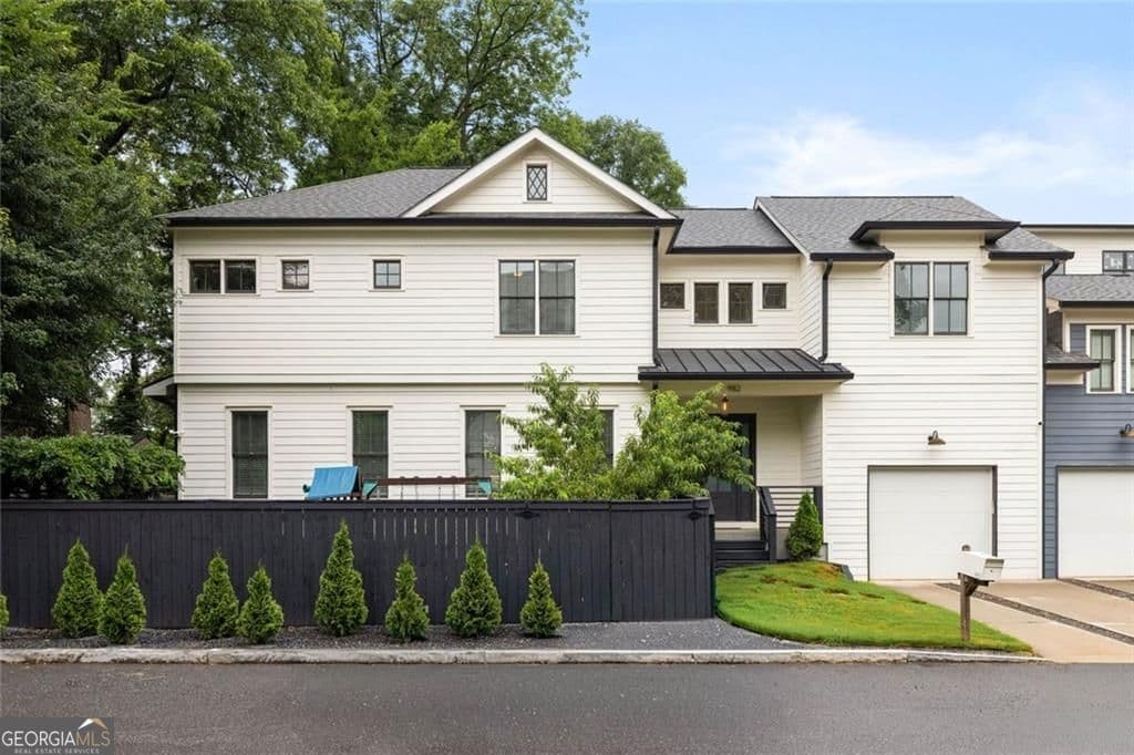4 bedroom, 3.5 bathroom, 2,603 sq ft townhouse sold at 982 Northern Avenue, Atlanta, GA 30316