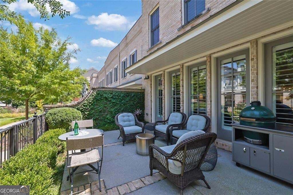 3 bedroom, 3.5 bathroom, 3,643 sq ft townhouse for sale at 150 Forrest Alley, Roswell, GA 30075 — photo 2
