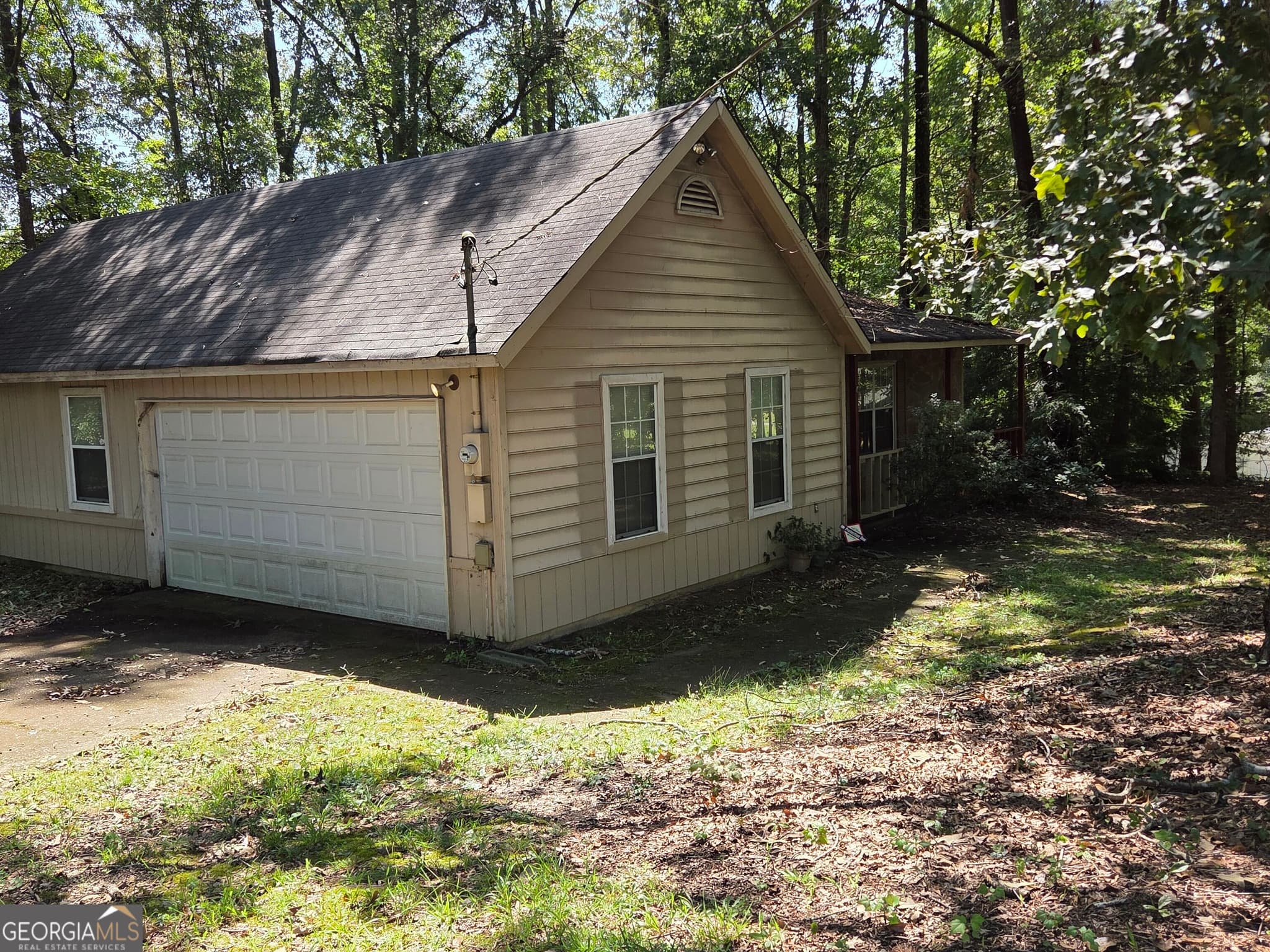 3 bedroom, 2 bathroom, 1,480 sq ft single family residence for sale at 1916 Woods Court, Riverdale, GA 30296 — photo 1 of 1