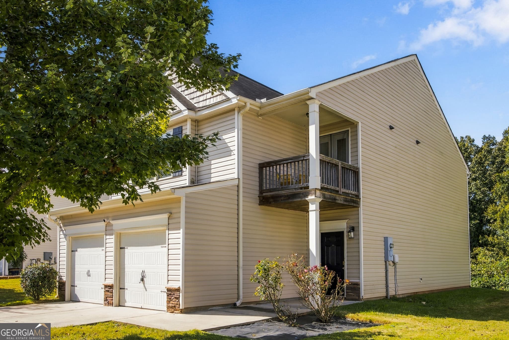 3 bedroom, 2.5 bathroom, 2,116 sq ft single family residence for sale at 7113 Creeksong Drive, Douglasville, GA 30134 — photo 2