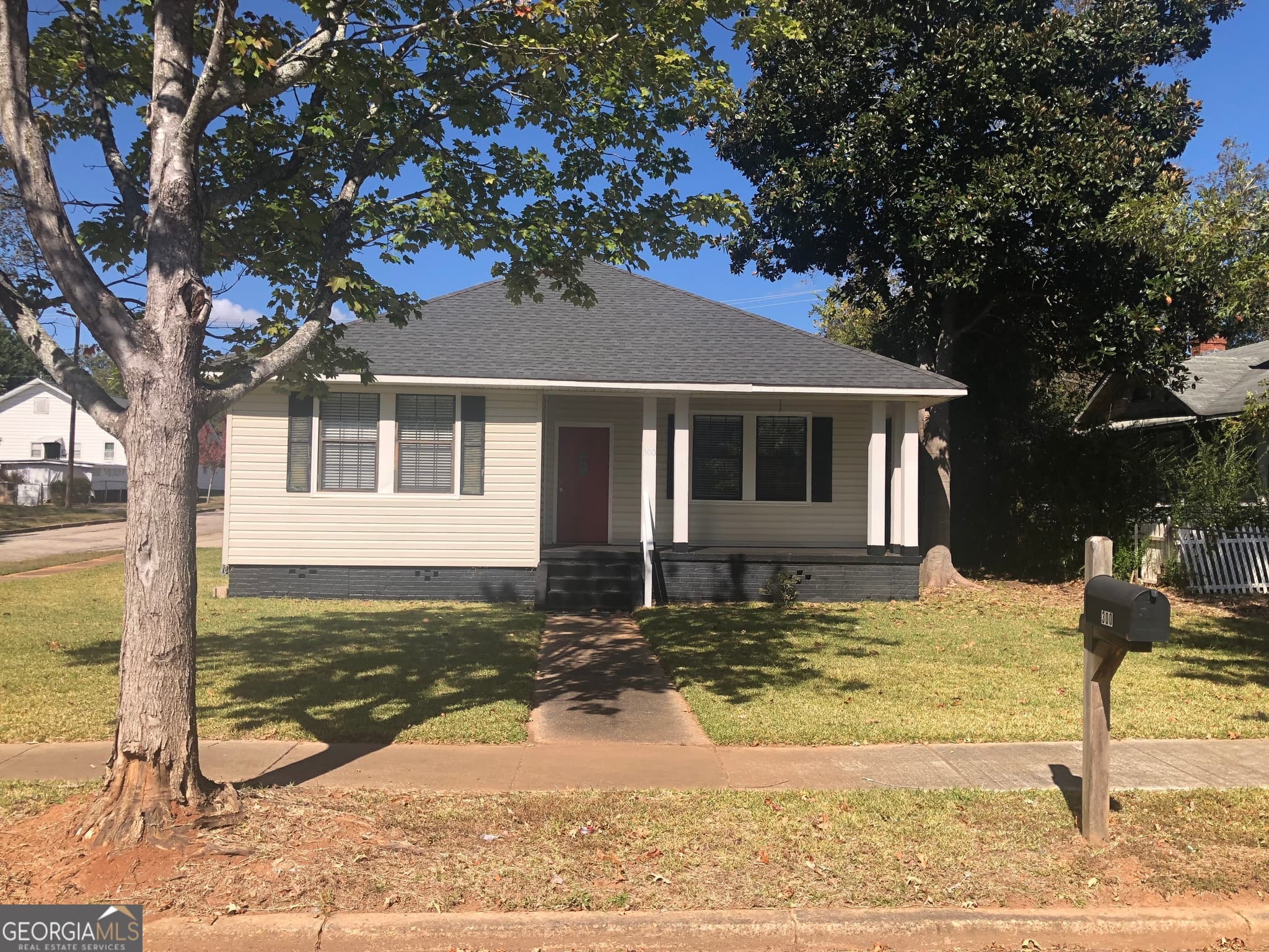 3 bedroom, 1 bathroom, 1,343 sq ft single family residence for sale at 300 Fourth Avenue, Thomaston, GA 30286 — photo 2