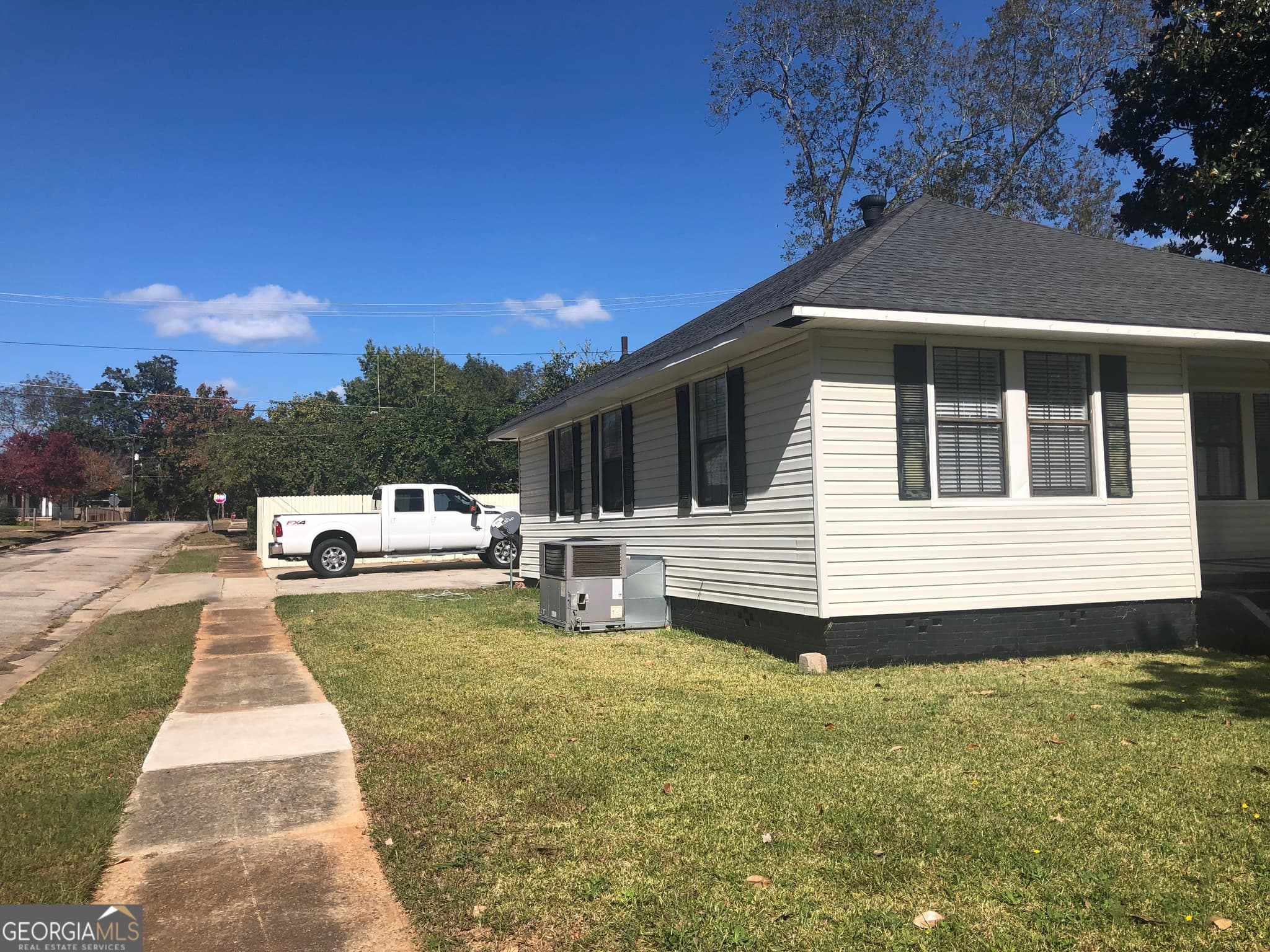 3 bedroom, 1 bathroom, 1,343 sq ft single family residence for sale at 300 Fourth Avenue, Thomaston, GA 30286 — photo 3