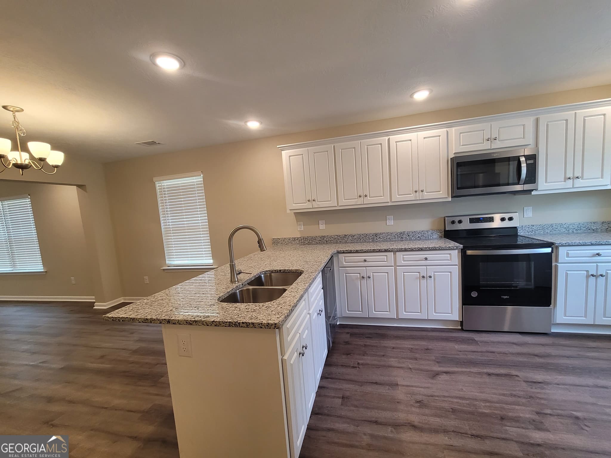 2 bedroom, 2 bathroom, 1,031 sq ft single family residence for sale at 539 Guill Street, Thomson, GA 30824 — photo 3