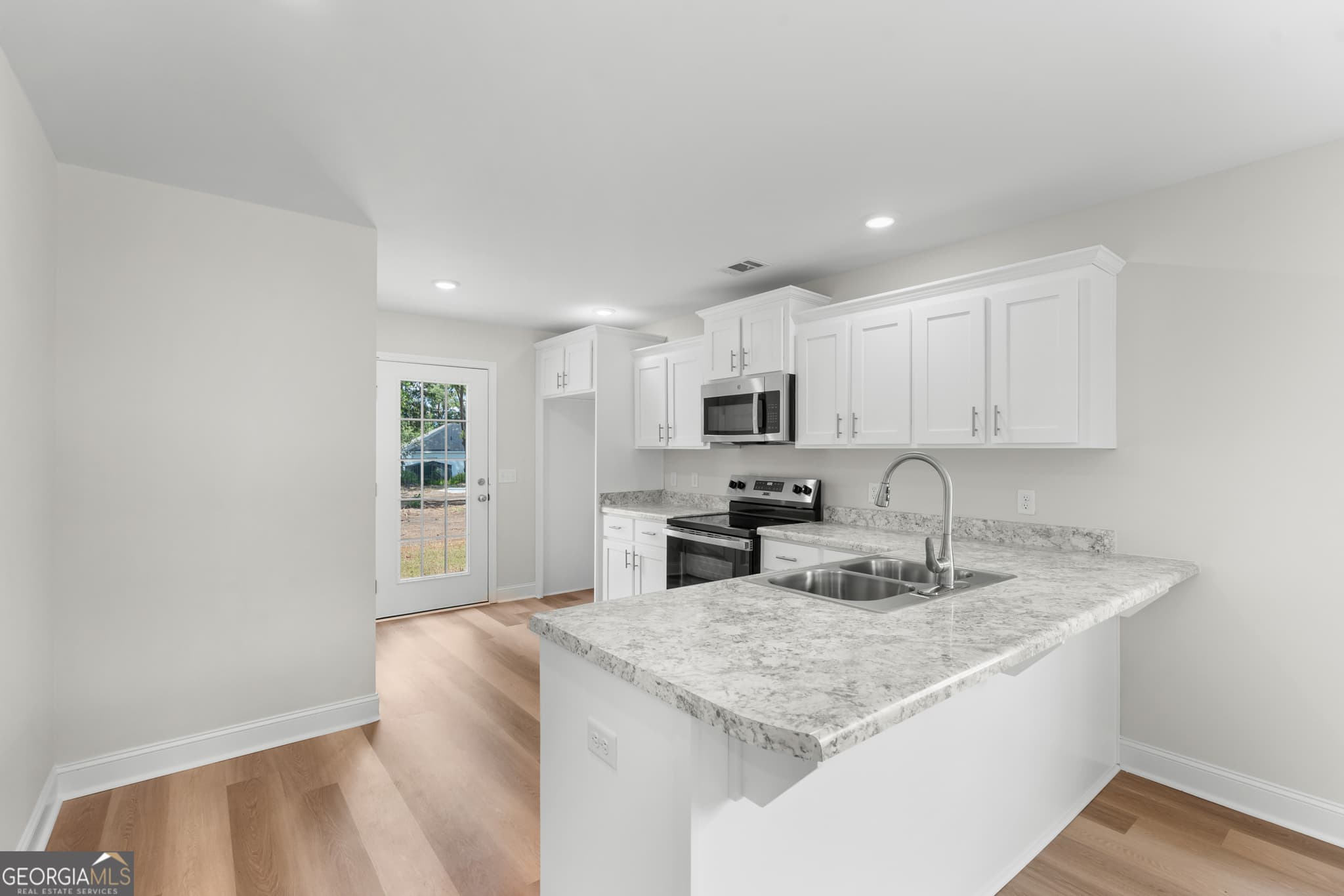 3 bedroom, 2 bathroom, 1,241 sq ft single family residence under contract at 56 Ellabell Loop Road, Ellabell, GA 31308 — photo 7