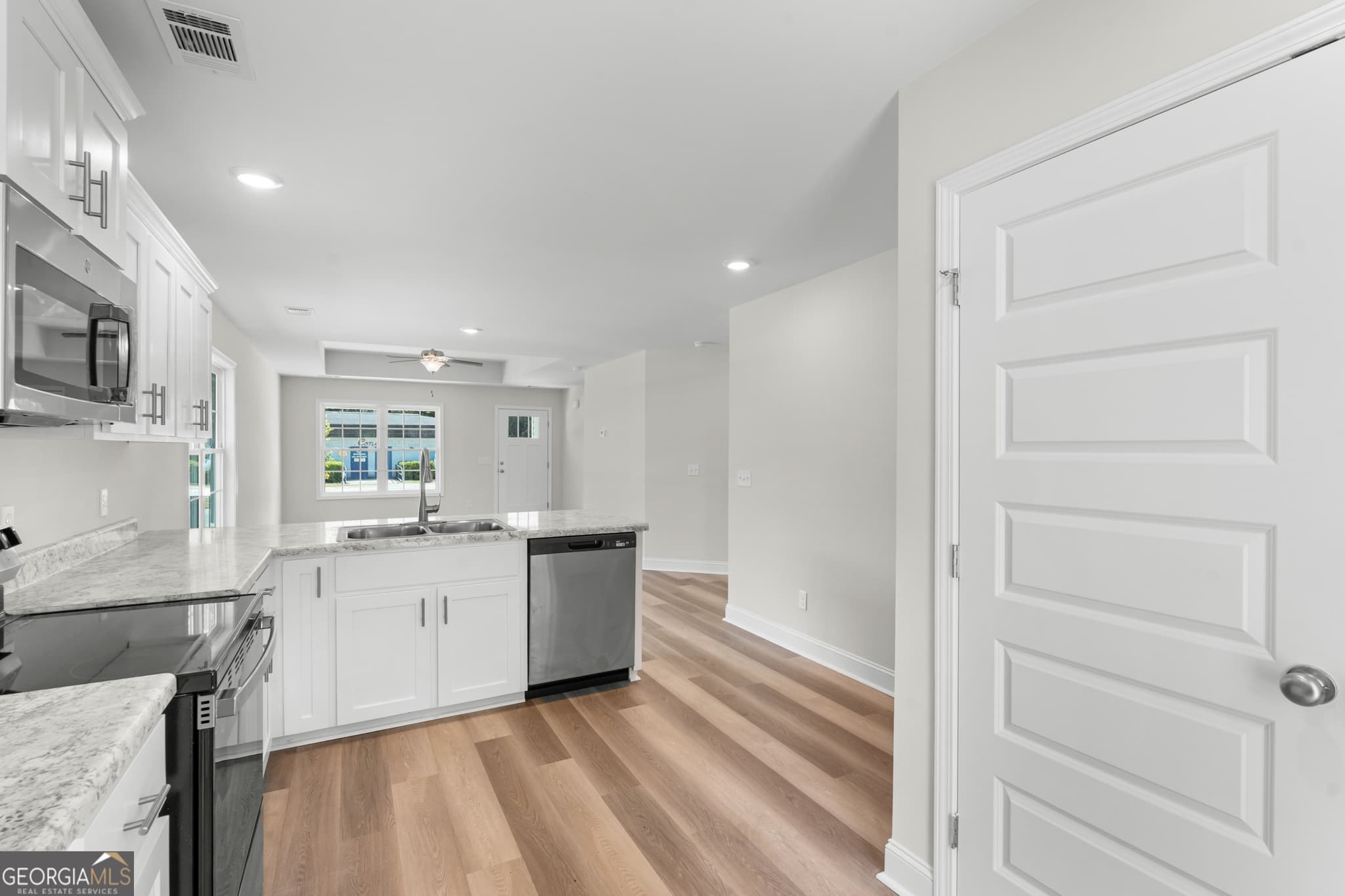 3 bedroom, 2 bathroom, 1,241 sq ft single family residence under contract at 56 Ellabell Loop Road, Ellabell, GA 31308 — photo 9