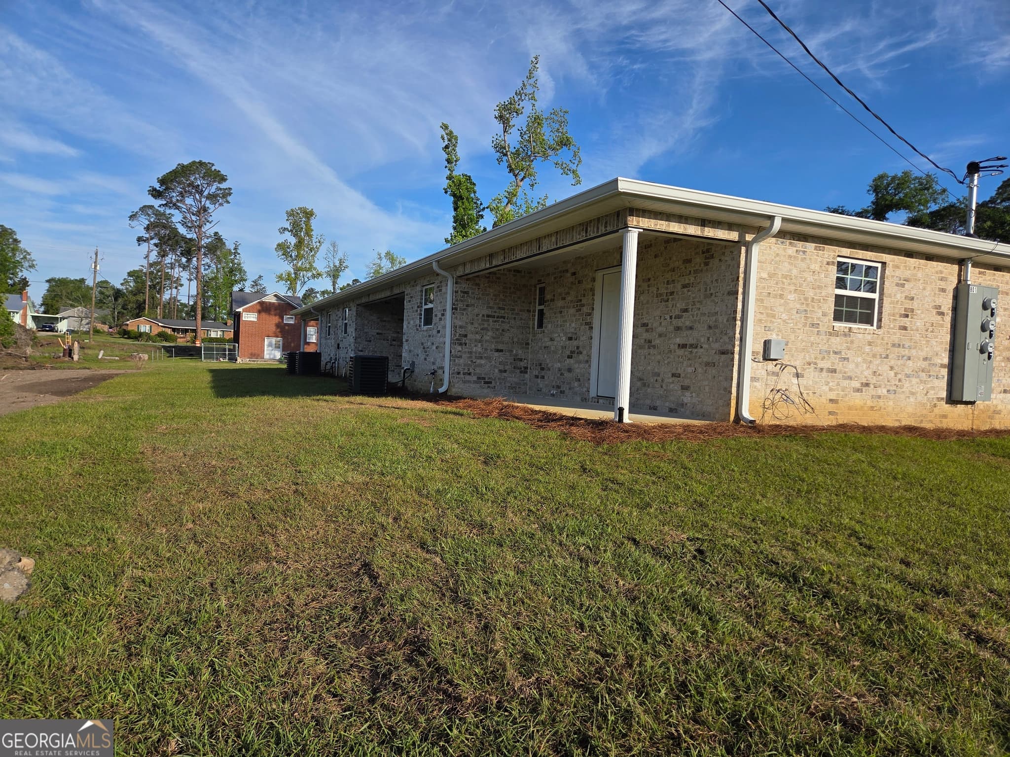 2 bedroom, 2 bathroom, 1,000 sq ft triplex for rent at 401 E Seventh Street, Vidalia, GA 30474 for $1,200 a month — photo 2