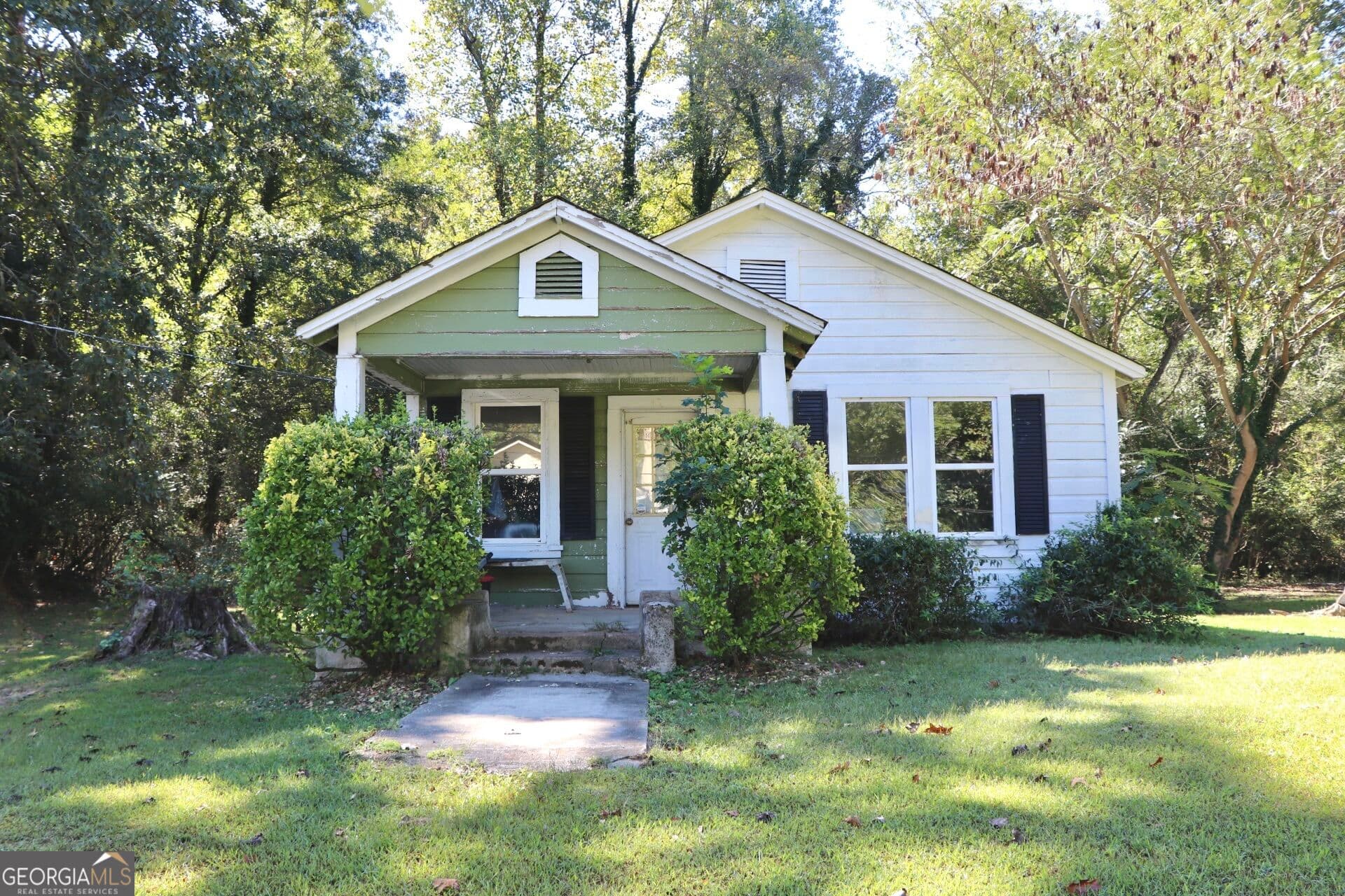 2 bedroom, 1 bathroom, 768 sq ft single family residence for sale at 121 McKenzie Avenue, Summerville, GA 30747