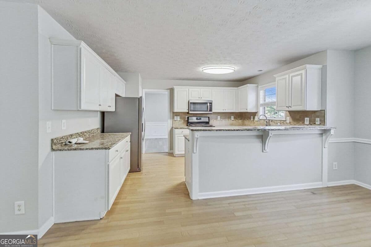 4 bedroom, 2.5 bathroom, 2,530 sq ft single family residence for rent at 326 Canterbury Plac Drive, Suwanee, GA 30024 for $3,000 a month — photo 7
